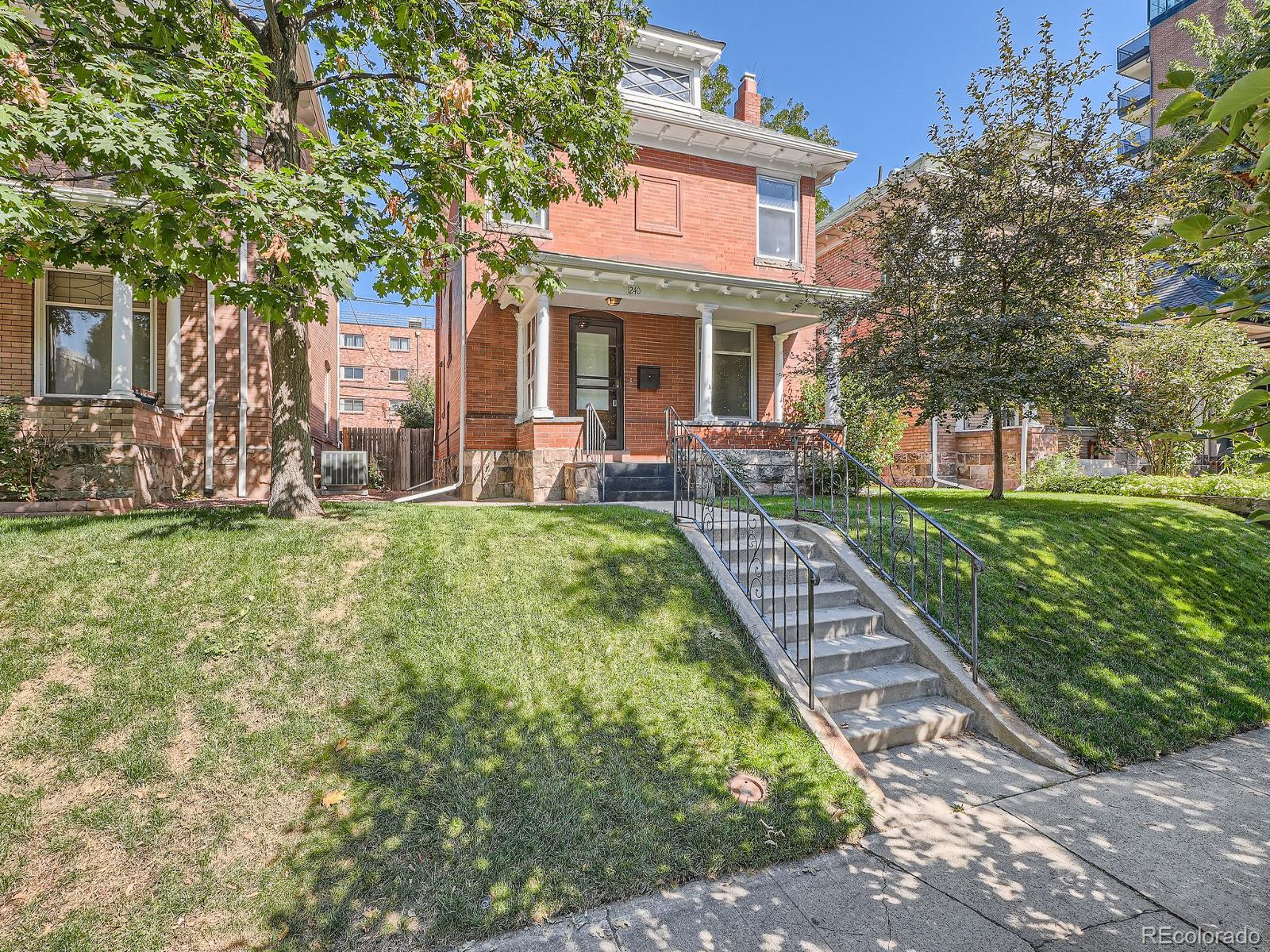 1240  Vine Street, denver MLS: 4415085 Beds: 4 Baths: 2 Price: $895,000