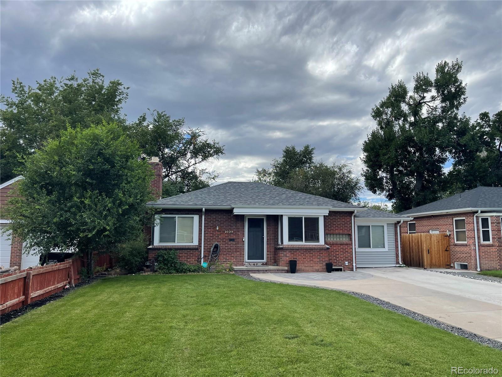 2025  Oneida Street, denver MLS: 2347277 Beds: 3 Baths: 3 Price: $699,900