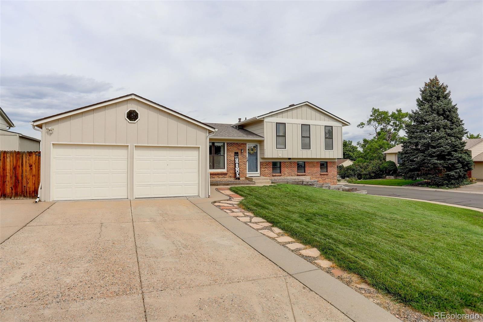 9053 W 95th Avenue, broomfield MLS: 8604520 Beds: 3 Baths: 2 Price: $615,000