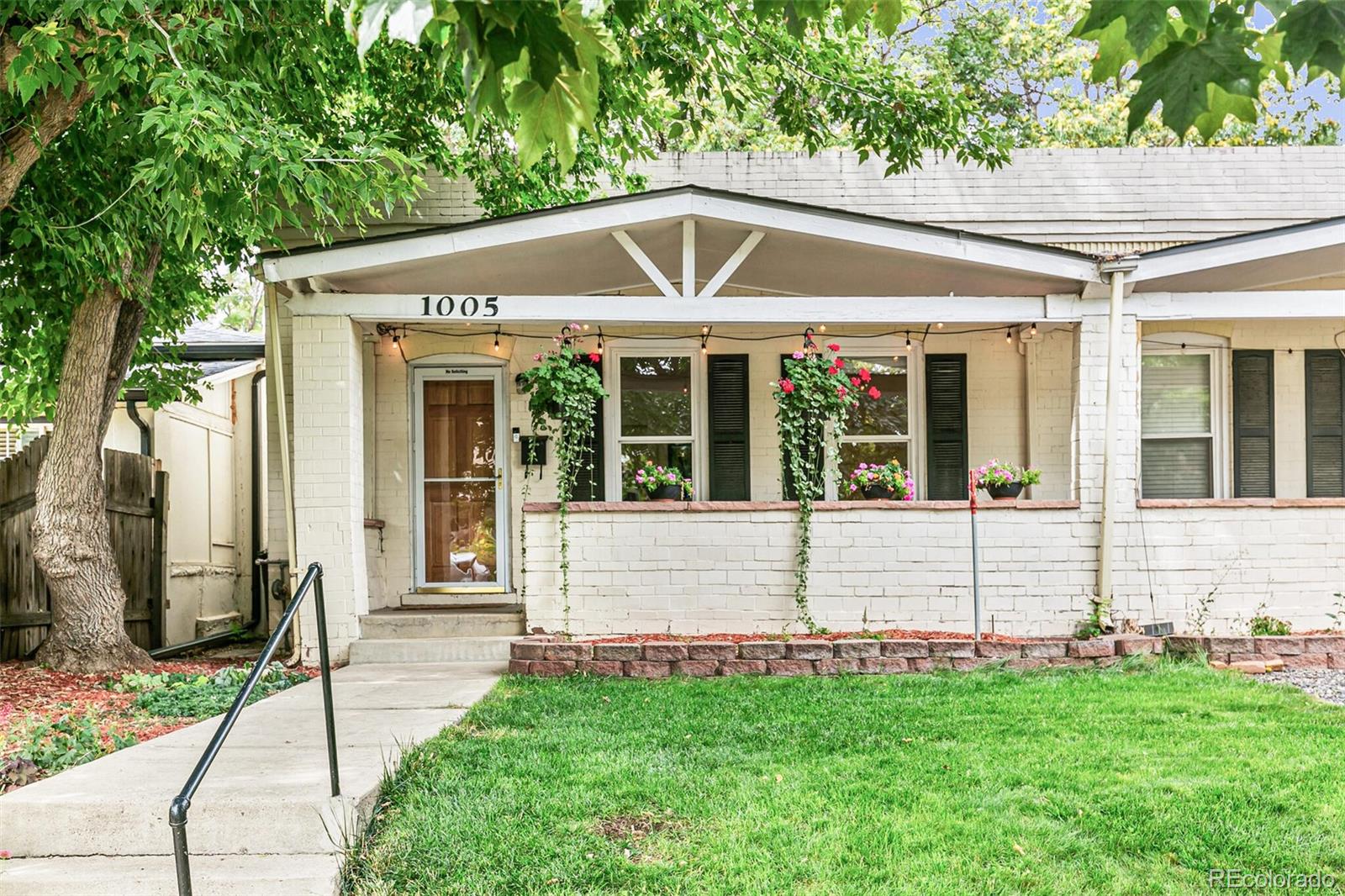 1005  cook street, Denver sold home. Closed on 2024-11-14 for $440,000.