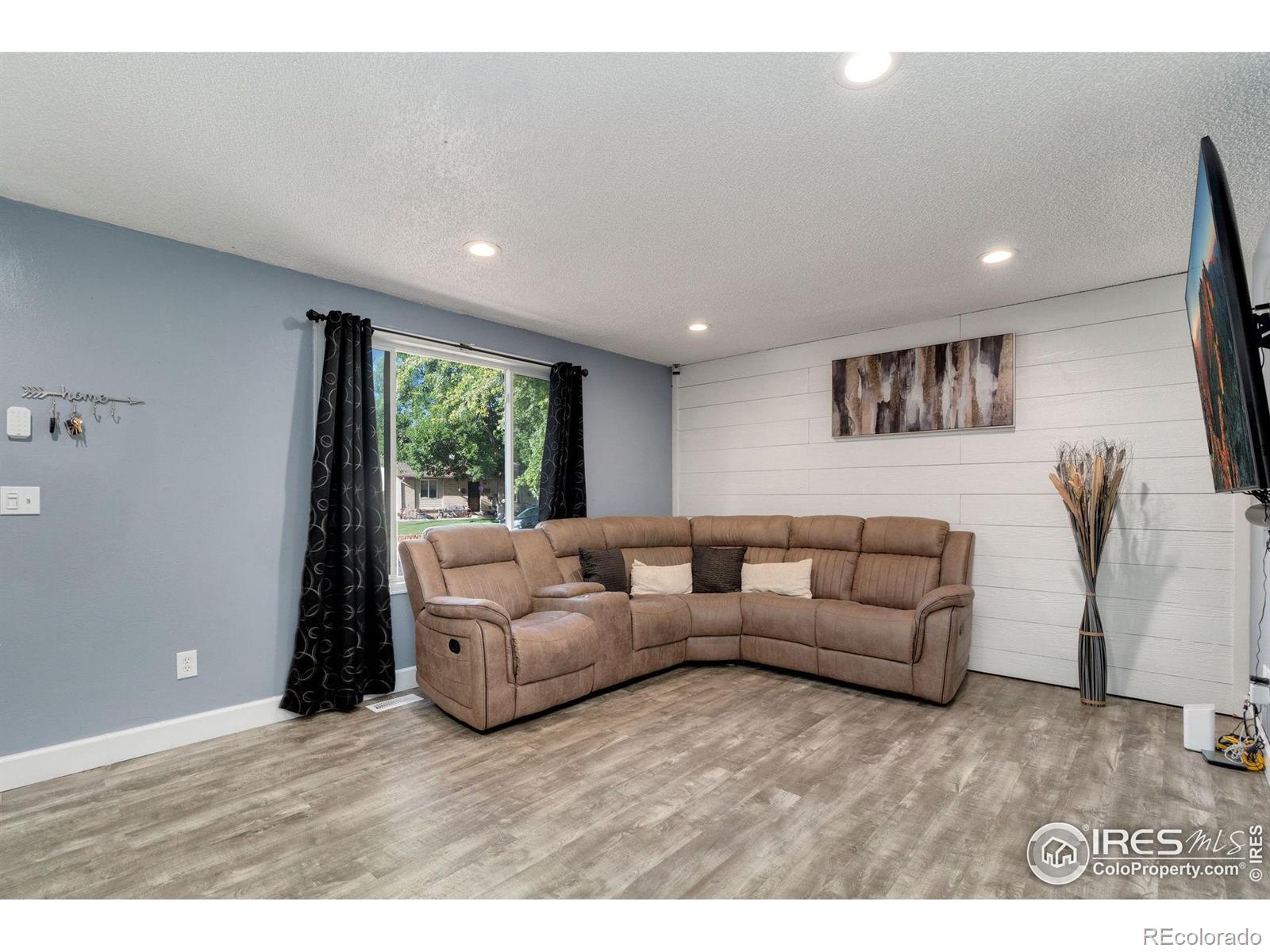 Woodglen Thornton Home | MLS #: 45678910173333726 E 112th Place, Thornton Beds: 4 Baths: 2 Price: $489,800