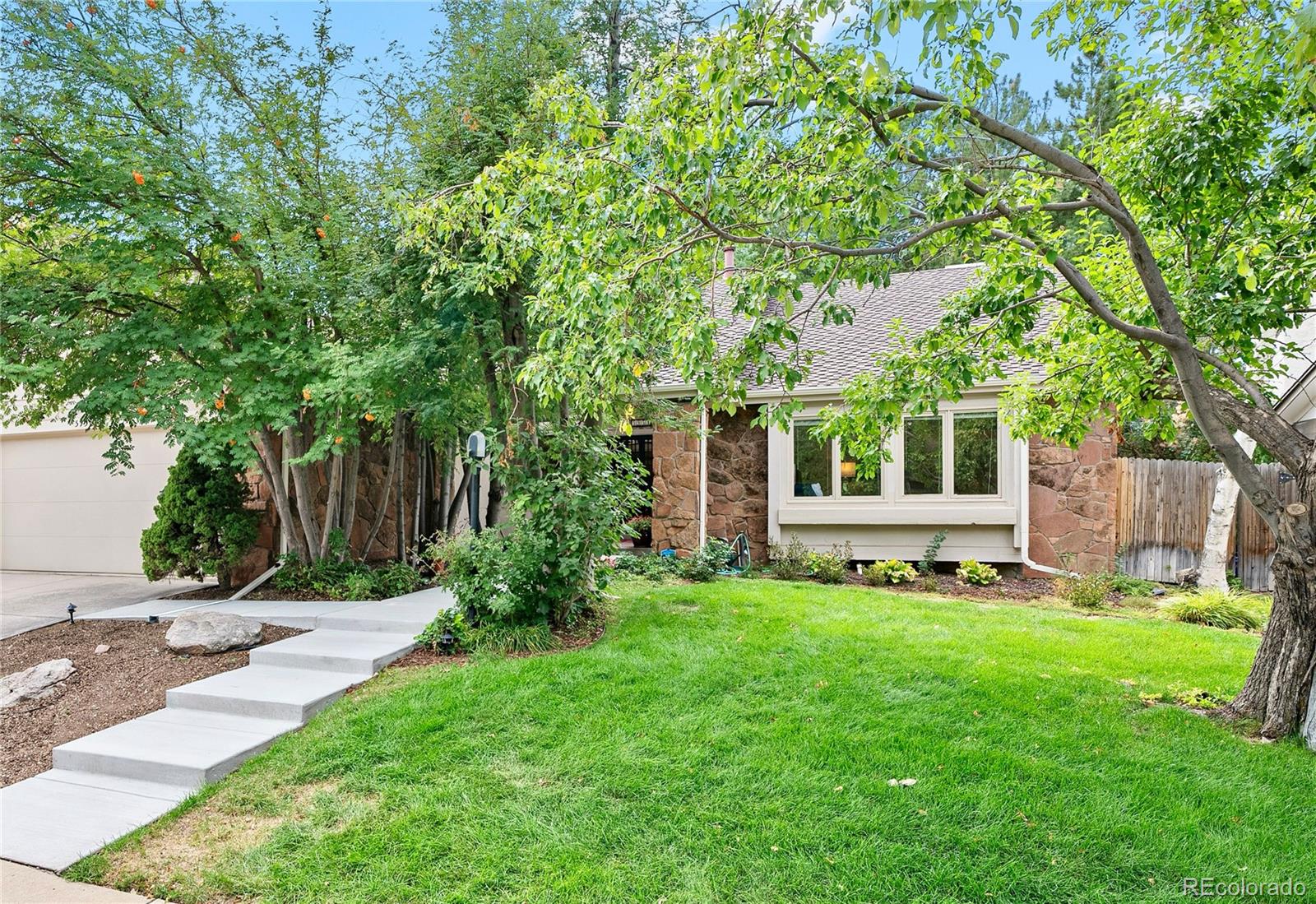 5951 s akron way, Greenwood Village sold home. Closed on 2024-10-31 for $915,000.