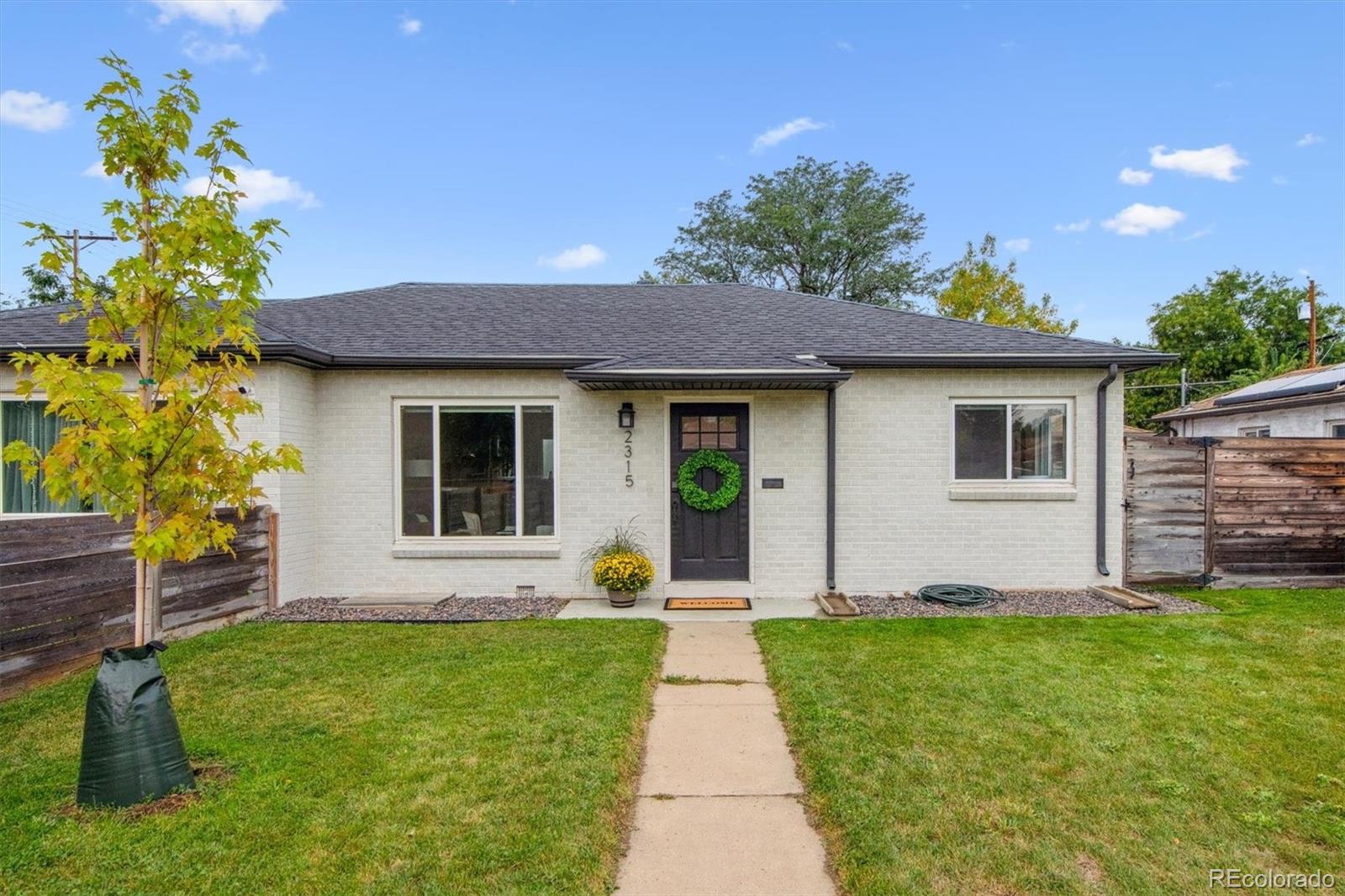 2315  Oneida Street, denver MLS: 4559857 Beds: 2 Baths: 1 Price: $425,000