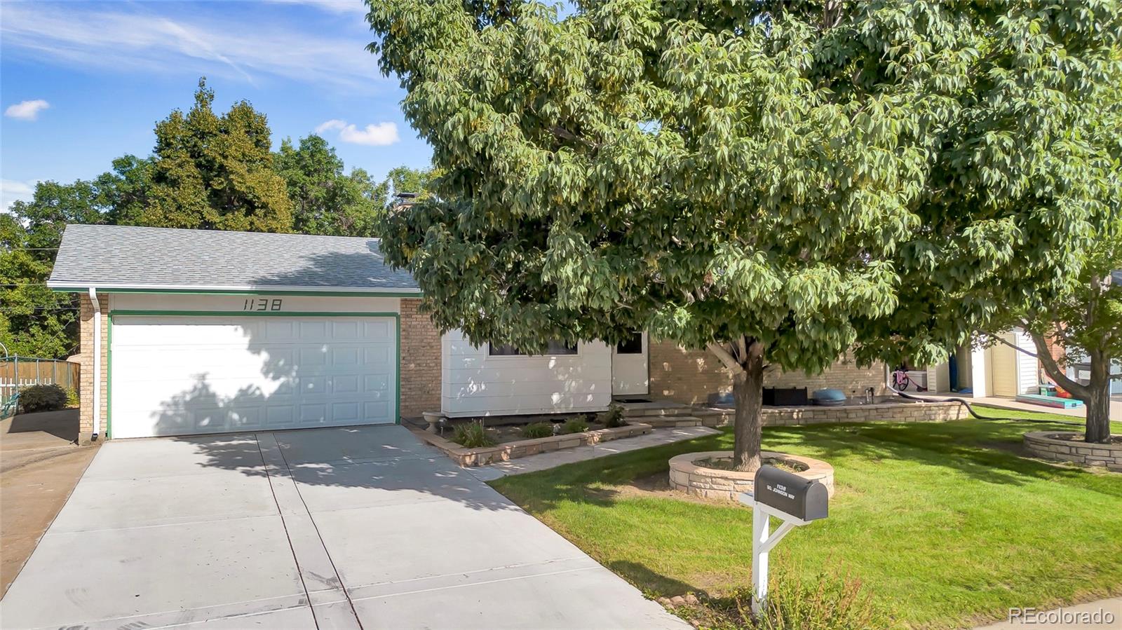 1138 s johnson way, Lakewood sold home. Closed on 2024-09-20 for $545,000.