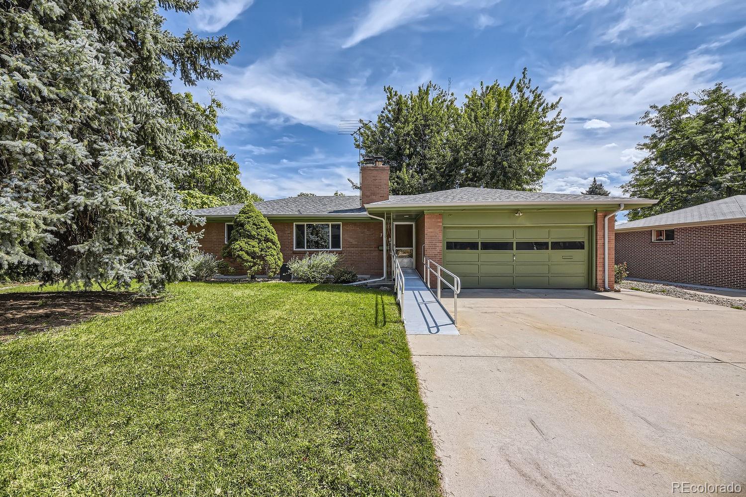 768 W Larigo Avenue, littleton MLS: 4299294 Beds: 3 Baths: 3 Price: $680,000