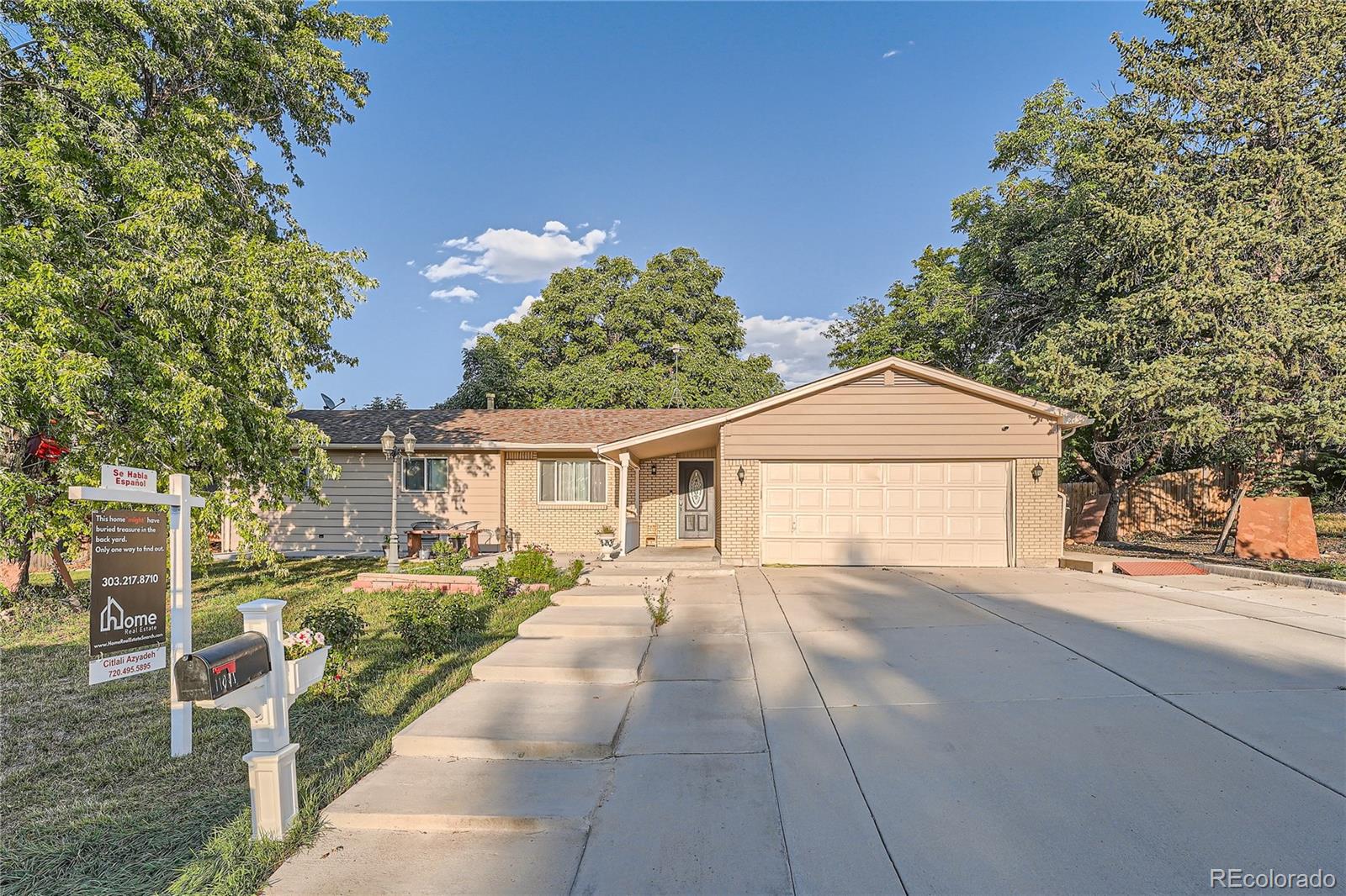 11046  Livingston Drive, northglenn MLS: 2657302 Beds: 5 Baths: 3 Price: $599,999