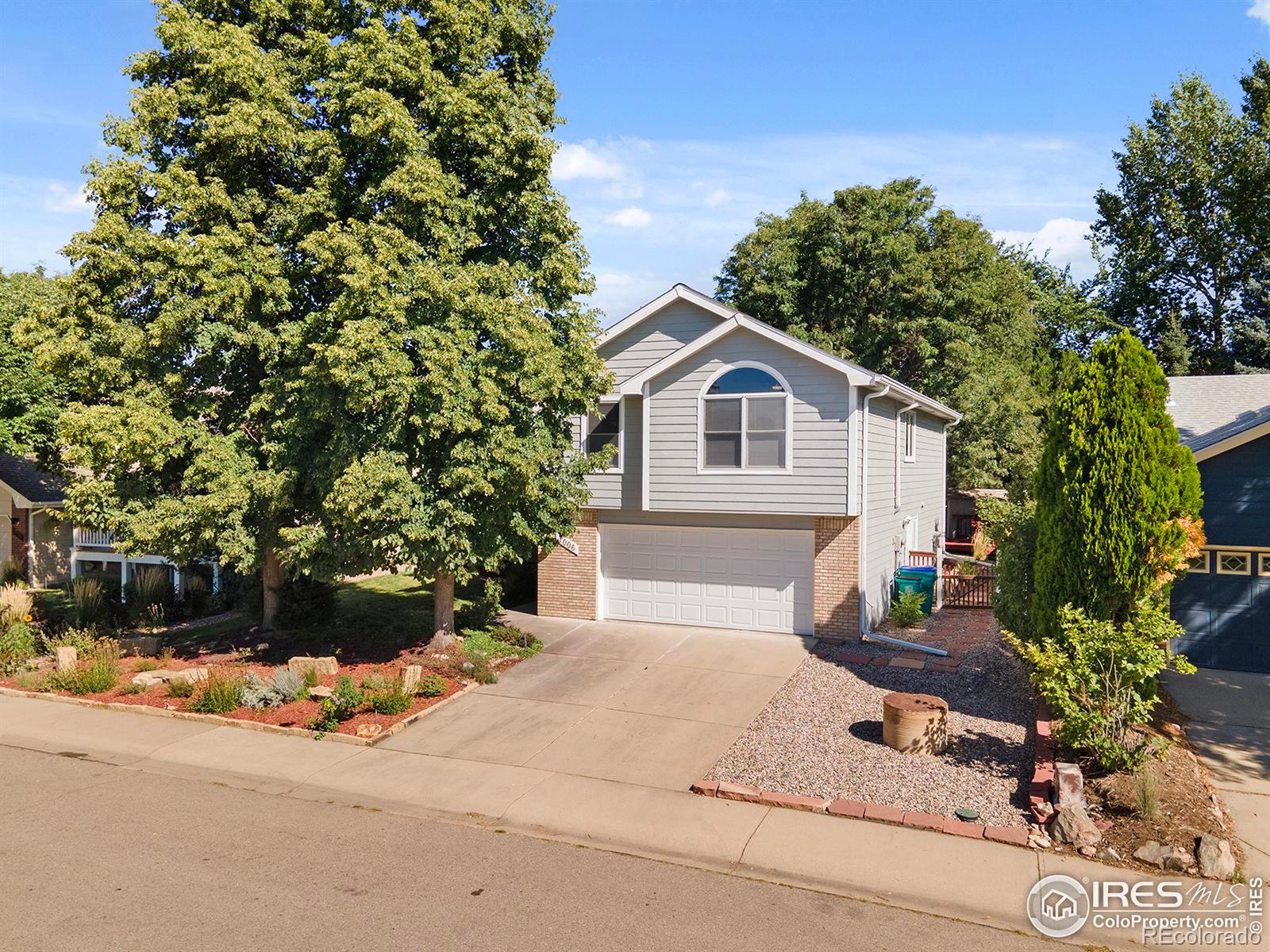 1006  Bramblebush Street, fort collins MLS: 4567891017648 Beds: 4 Baths: 4 Price: $575,000