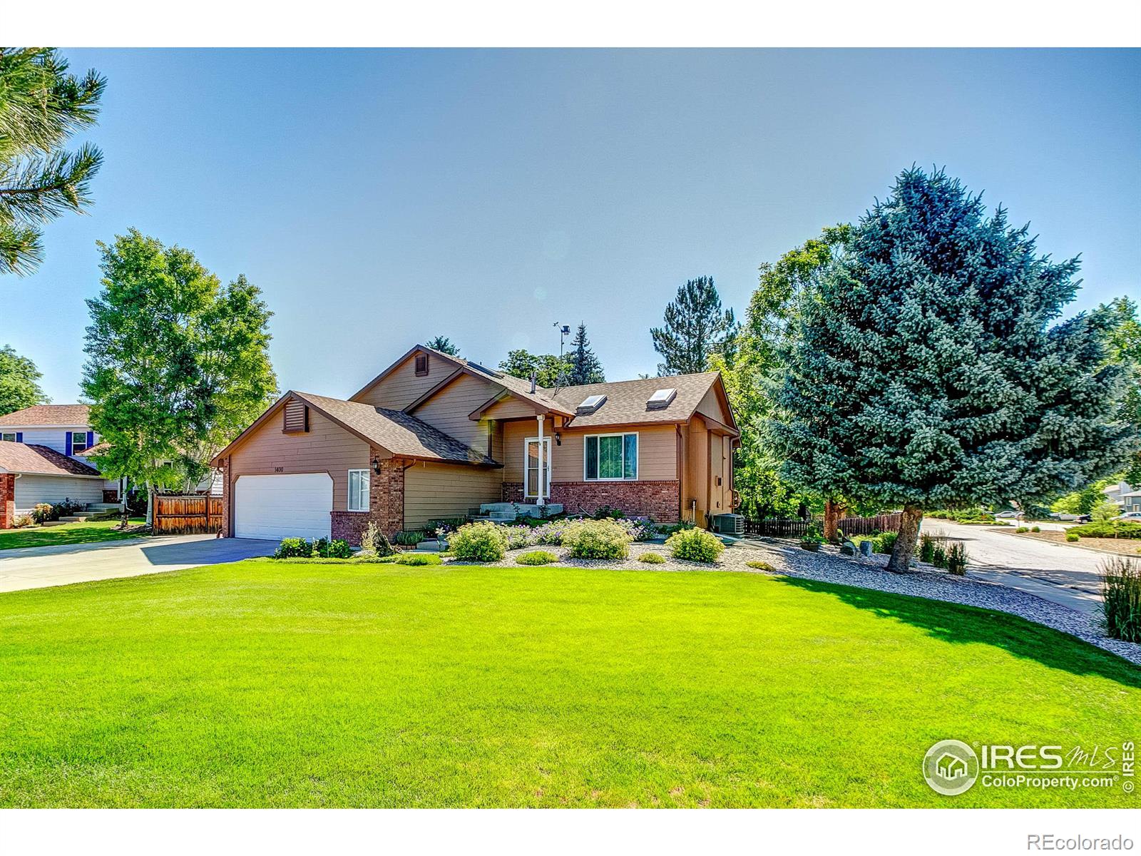 1400  Sugarpine Street, fort collins MLS: 4567891017671 Beds: 3 Baths: 3 Price: $590,000