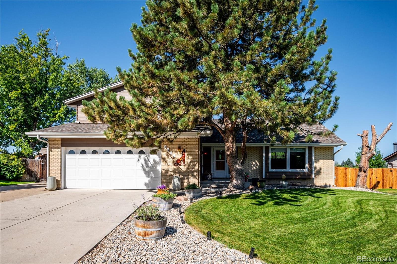 6547 s brentwood way, Littleton sold home. Closed on 2024-10-11 for $660,000.