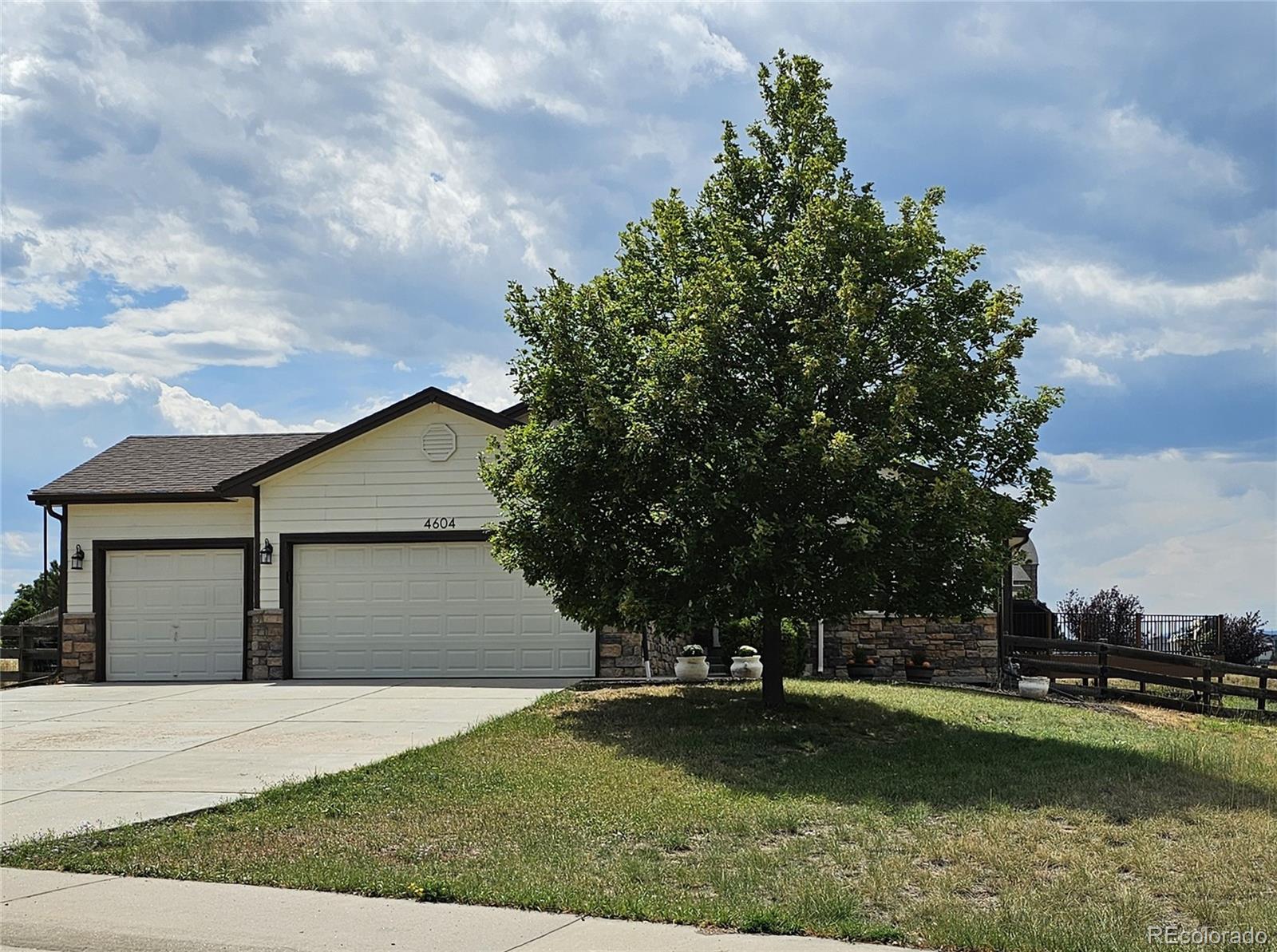 4604  Asbury Drive, castle rock MLS: 2733374 Beds: 5 Baths: 3 Price: $649,900