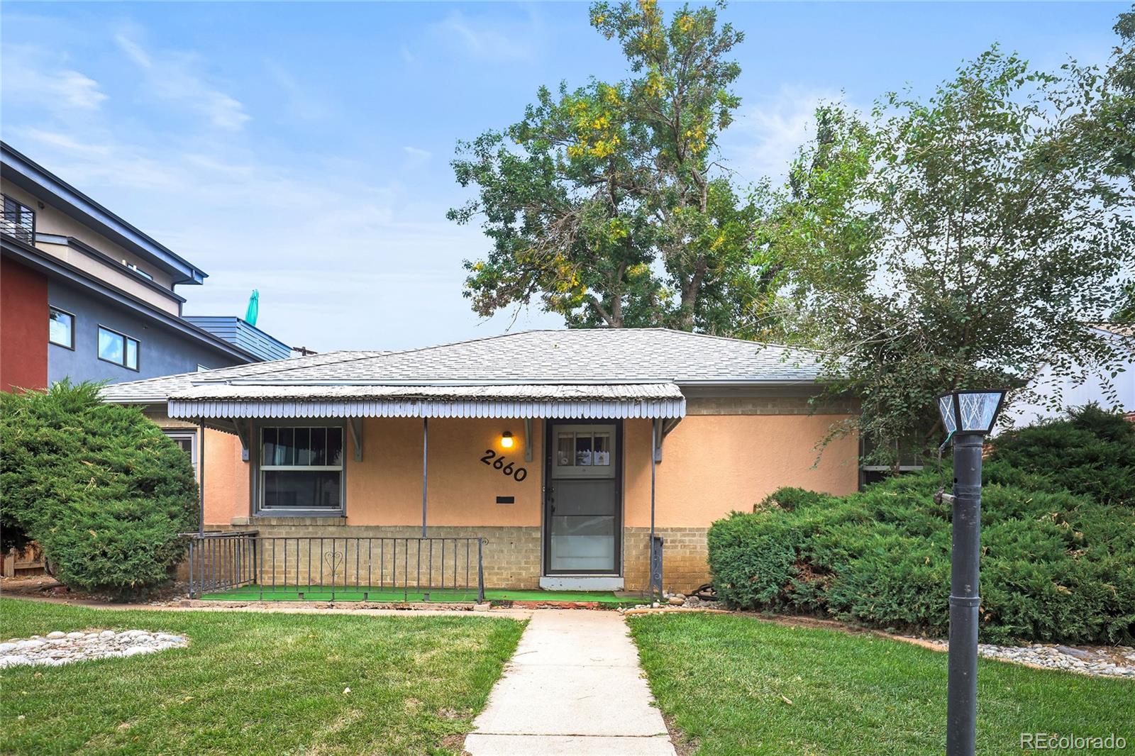 2660 s acoma street, Denver sold home. Closed on 2024-11-08 for $425,000.