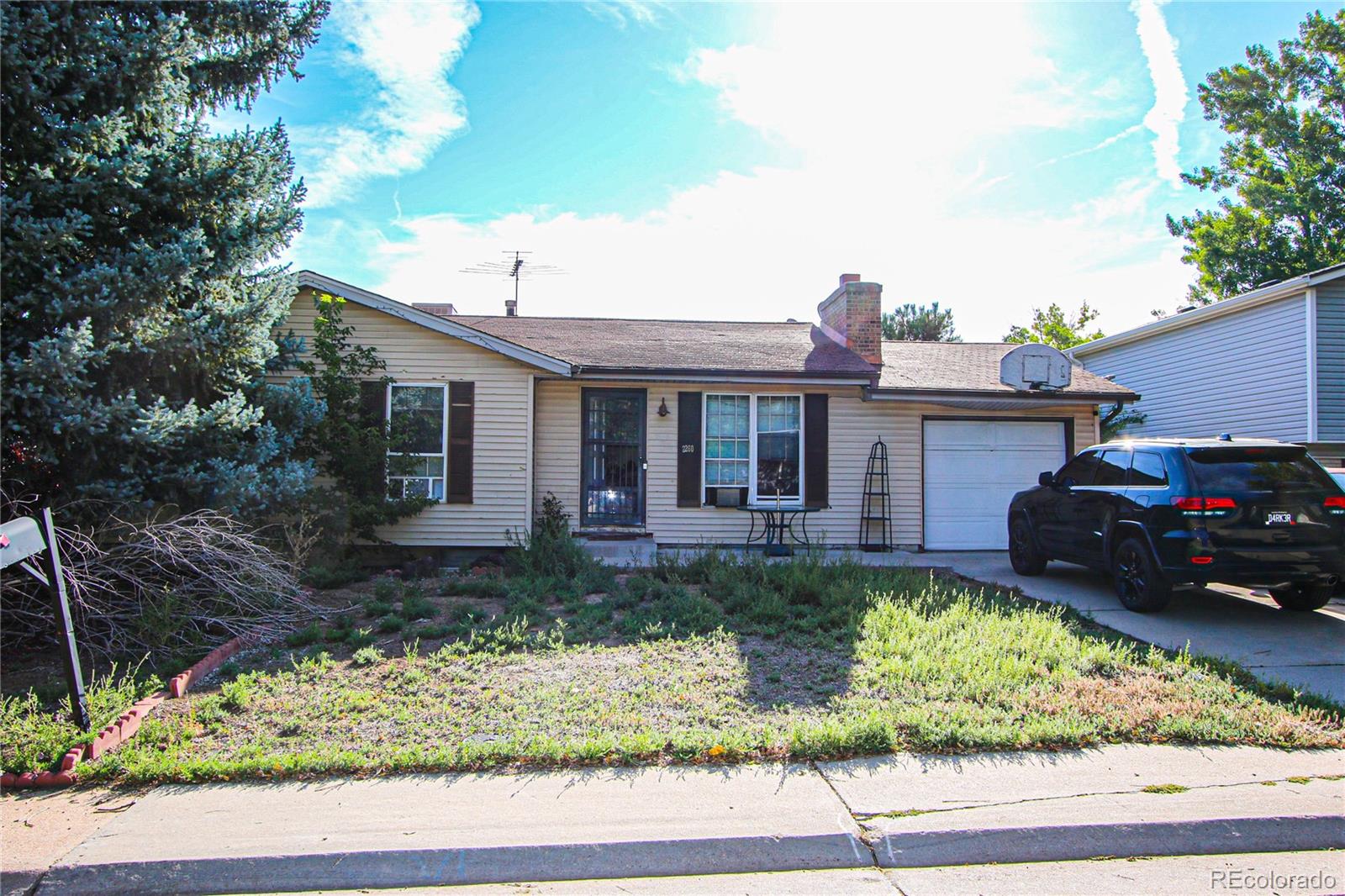 2260 s lewiston street, Aurora sold home. Closed on 2024-10-31 for $330,000.