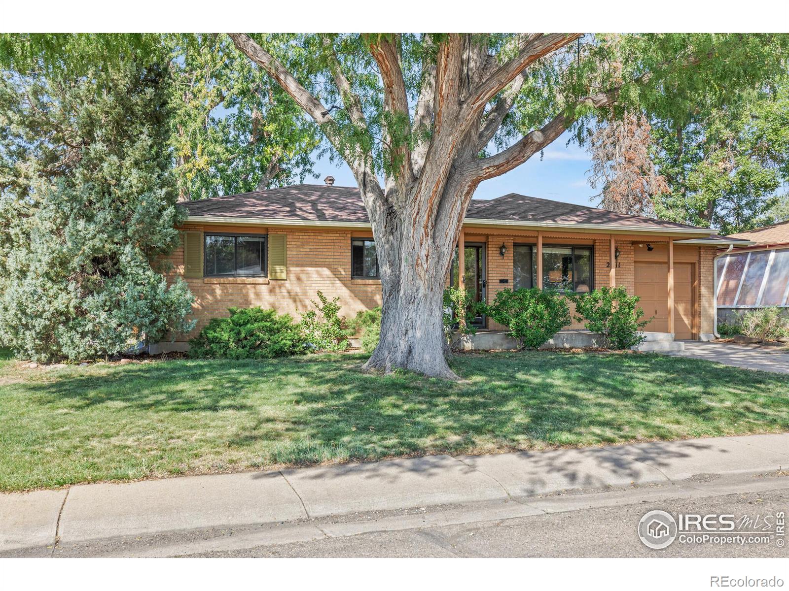 2611  14th Ave Ct, greeley MLS: 4567891018454 Beds: 3 Baths: 2 Price: $375,000