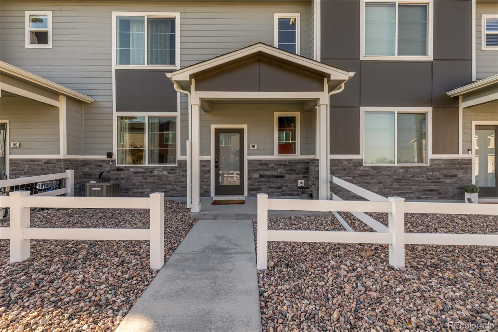 503 S Rollie Avenue, fort lupton MLS: 3137673 Beds: 2 Baths: 3 Price: $324,000