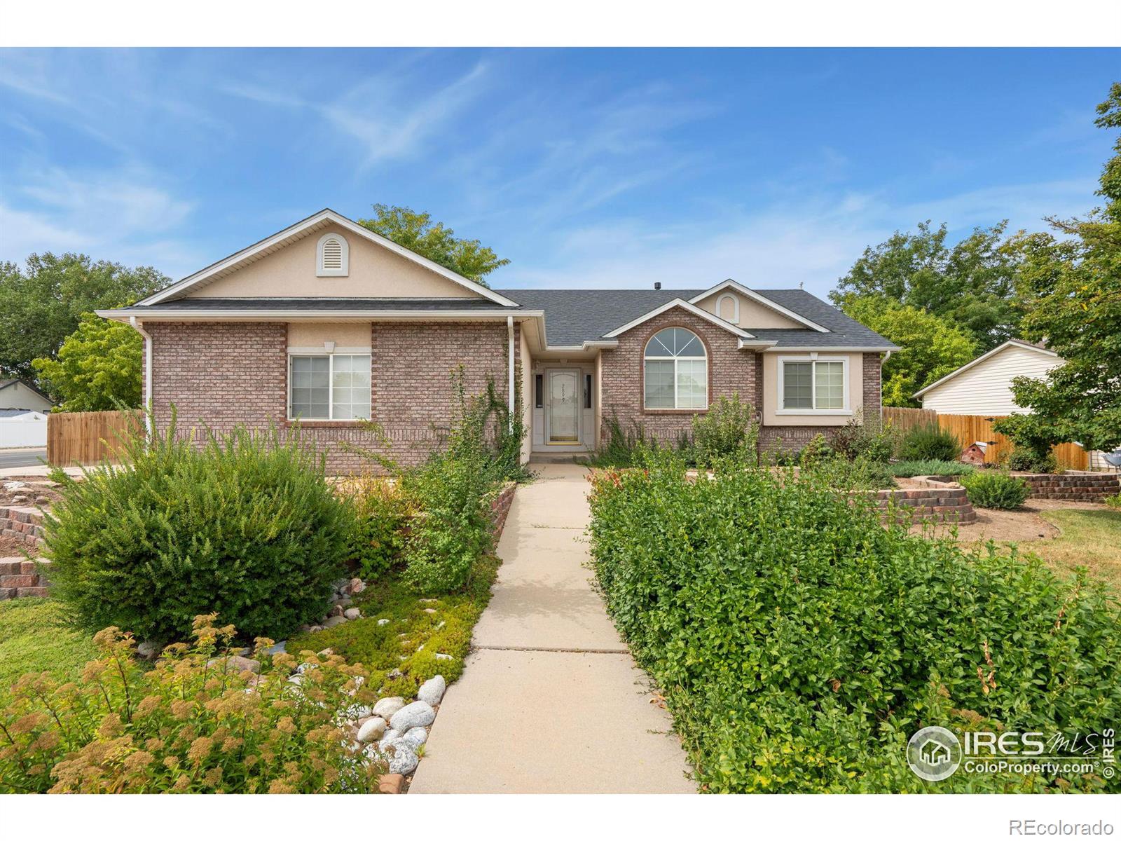 2899  41st Avenue, greeley MLS: 4567891018621 Beds: 5 Baths: 3 Price: $500,000