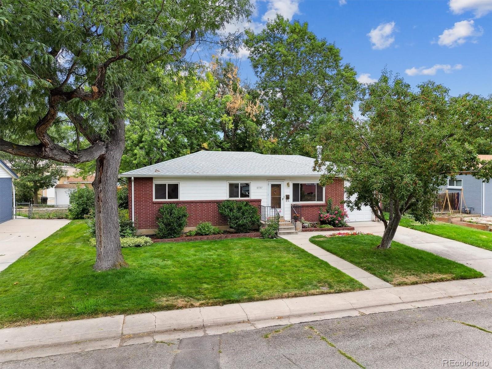 6737  Lee Street, arvada MLS: 5247218 Beds: 4 Baths: 3 Price: $549,900