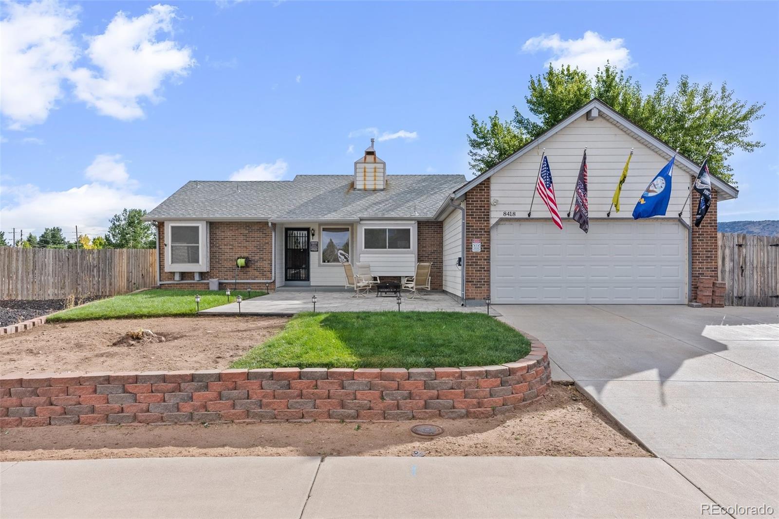 8418 W Toller Avenue, littleton MLS: 2287764 Beds: 3 Baths: 3 Price: $500,000