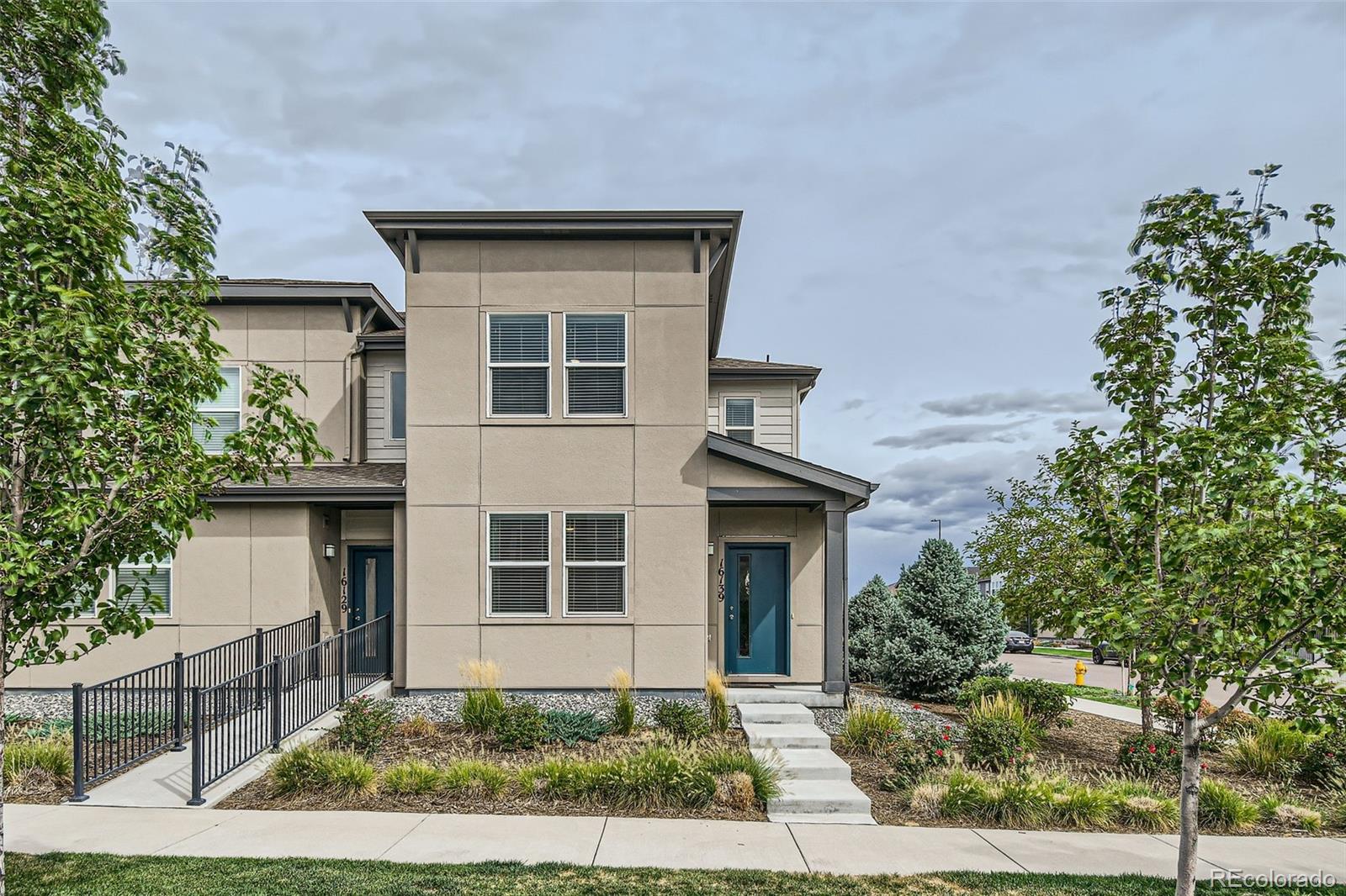 16139 E Elk Drive, denver MLS: 9937152 Beds: 3 Baths: 3 Price: $429,900