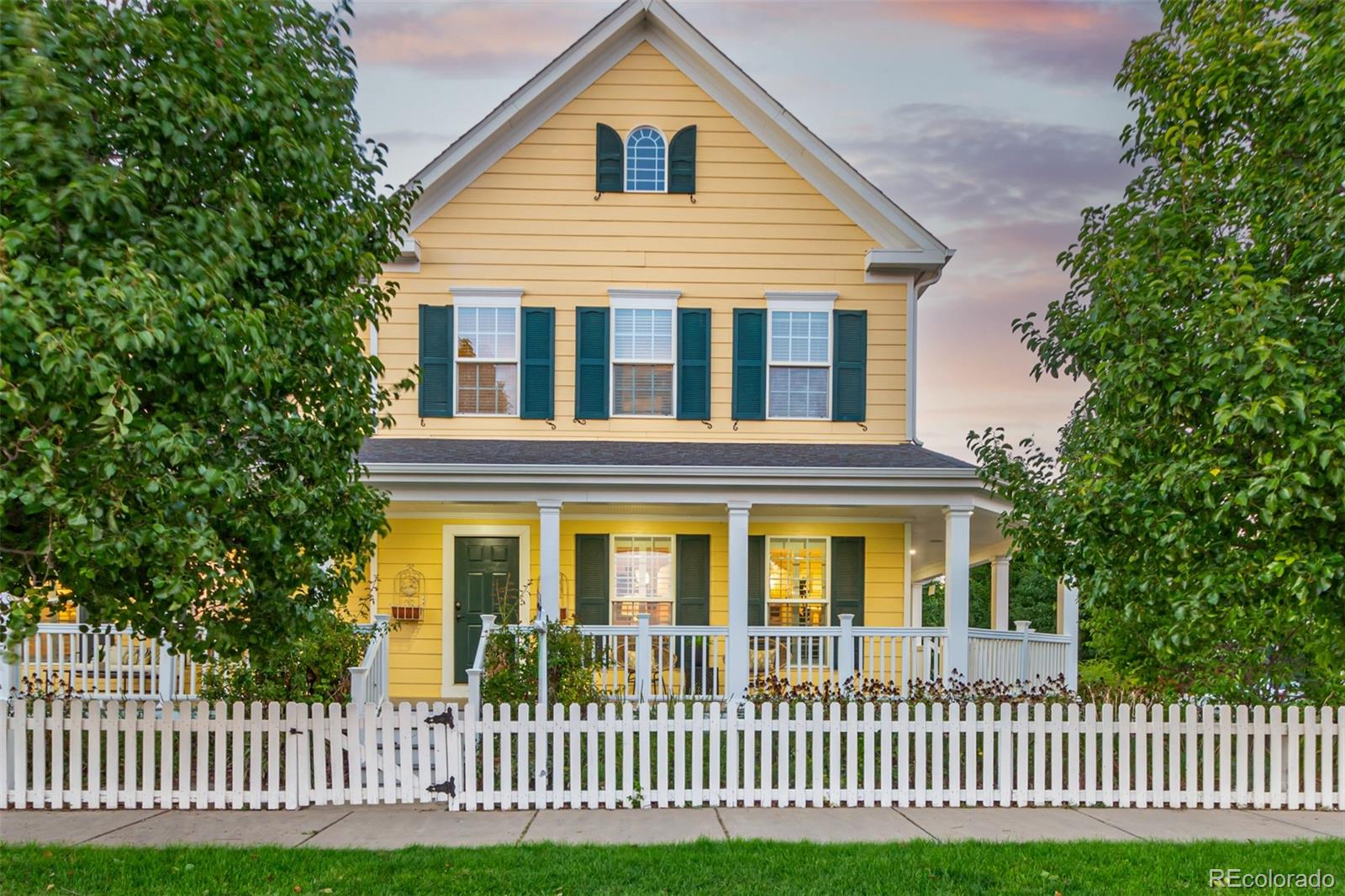 2611  Clinton Way, denver MLS: 1936215 Beds: 5 Baths: 4 Price: $995,000