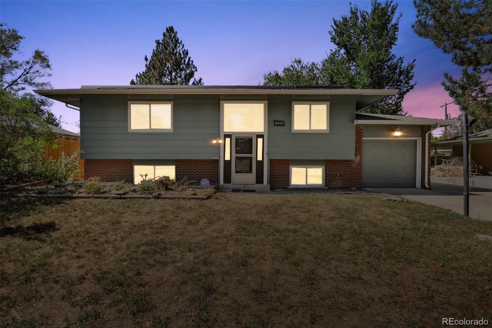 6005  Hoyt Street, arvada MLS: 3145426 Beds: 4 Baths: 2 Price: $550,000