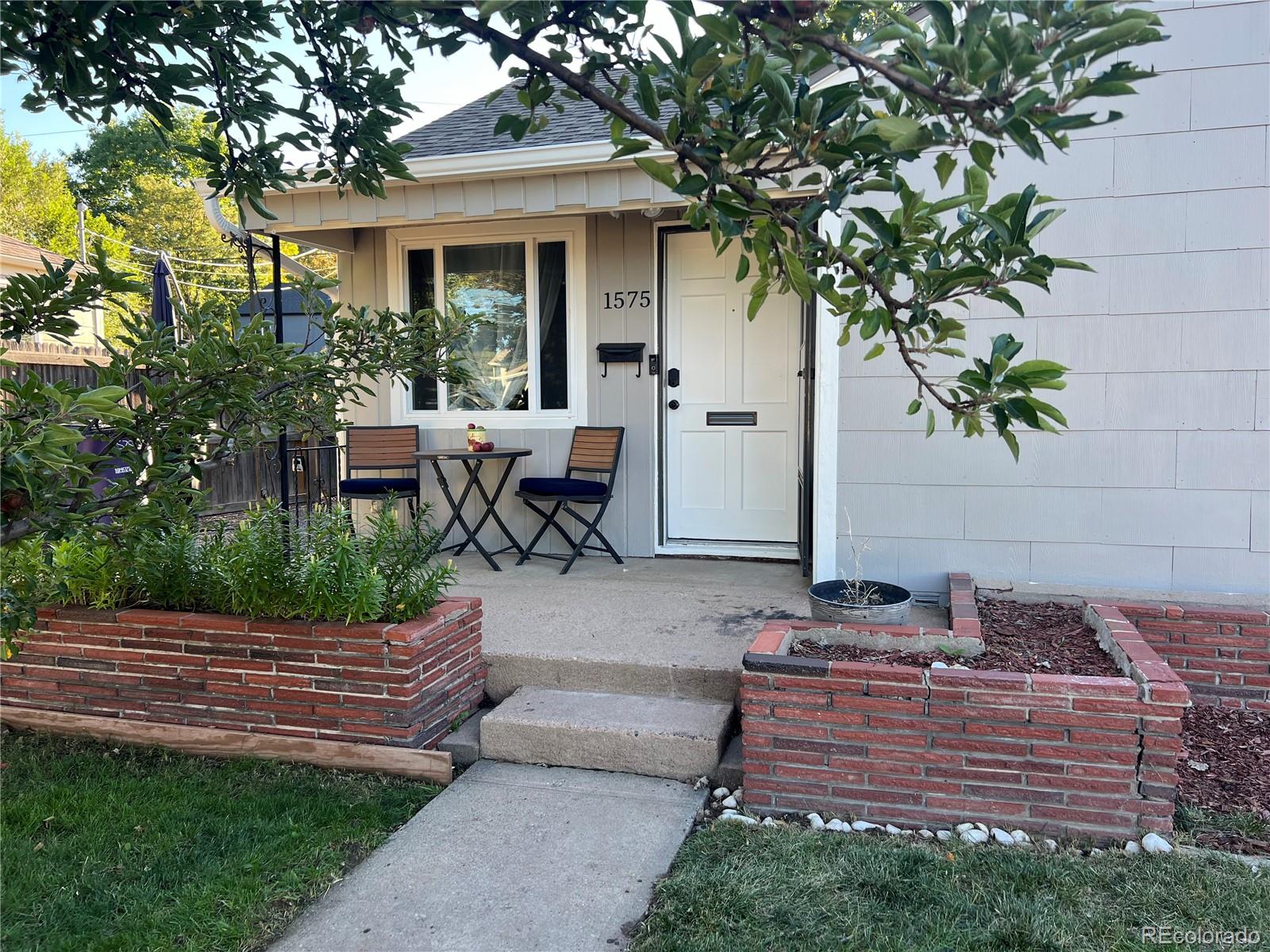 1575 s vallejo street, Denver sold home. Closed on 2024-11-14 for $439,000.