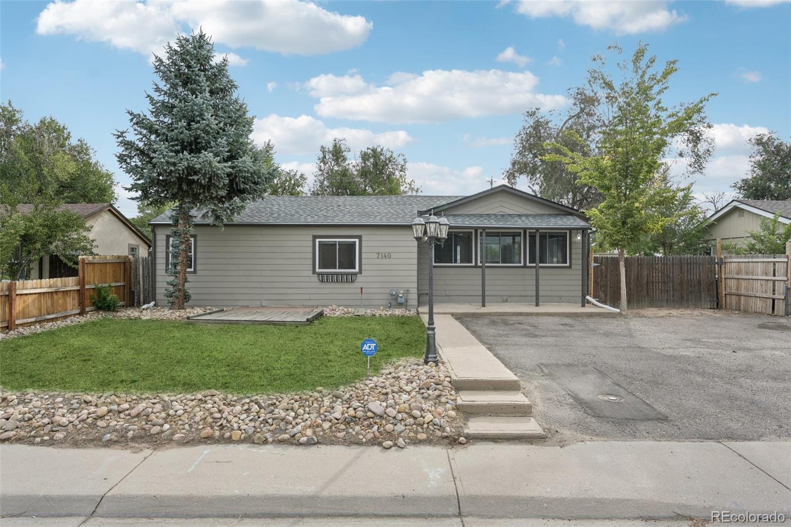 7140  Niagara Street, commerce city MLS: 7082839 Beds: 3 Baths: 2 Price: $489,900