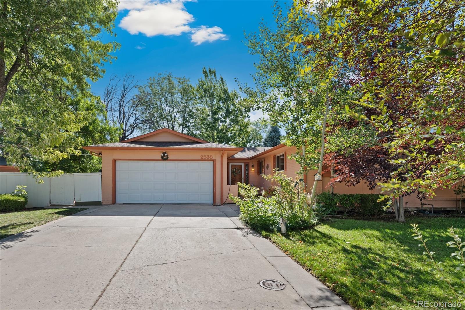 2538 s ames circle, Lakewood sold home. Closed on 2024-11-04 for $675,000.