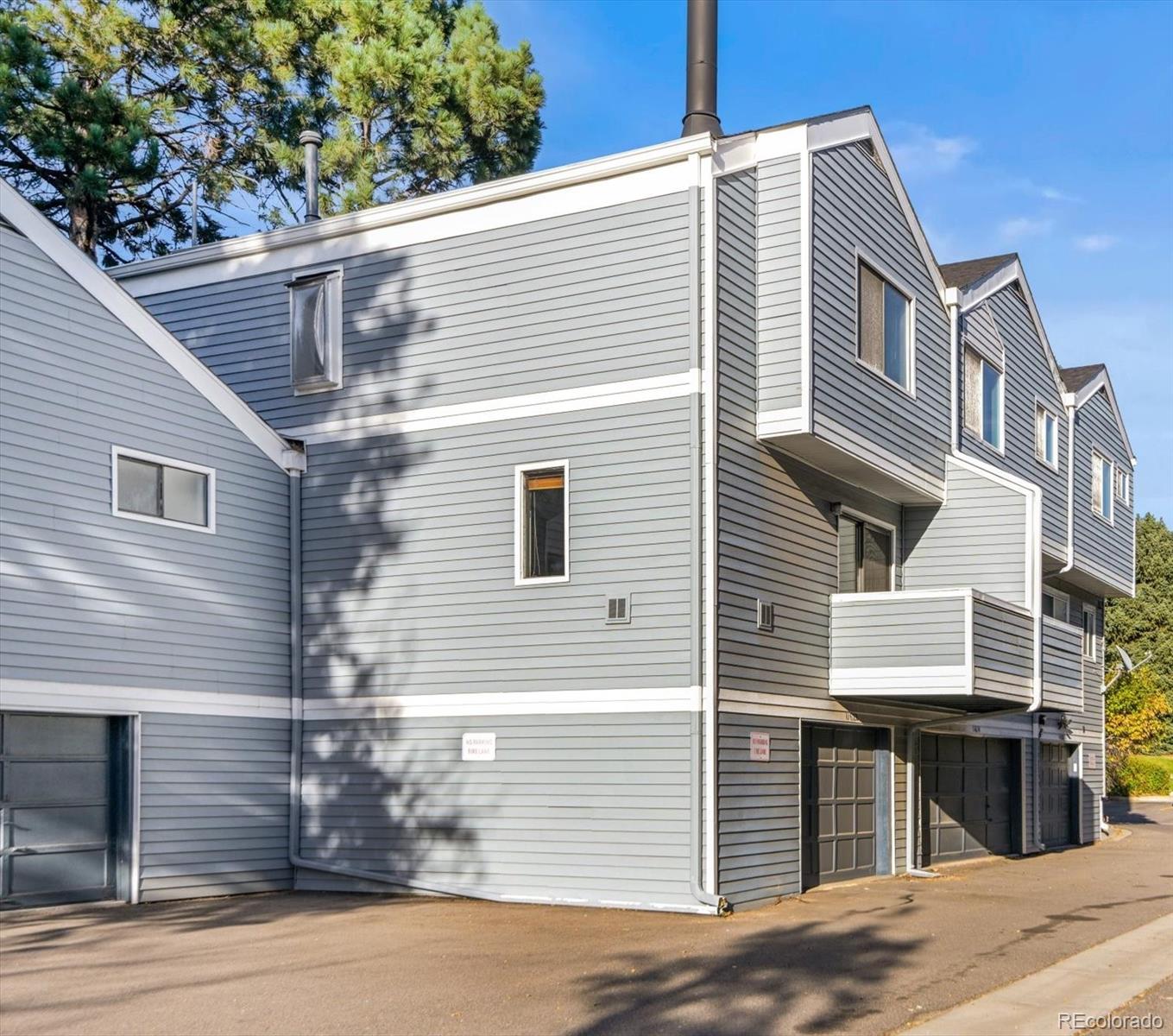 11622 E Cedar Avenue , Aurora  MLS: 3210852 Beds: 2 Baths: 2 Price: $289,000