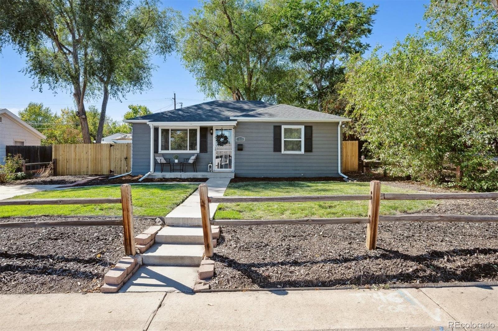 1111 s perry street, Denver sold home. Closed on 2024-10-25 for $430,000.