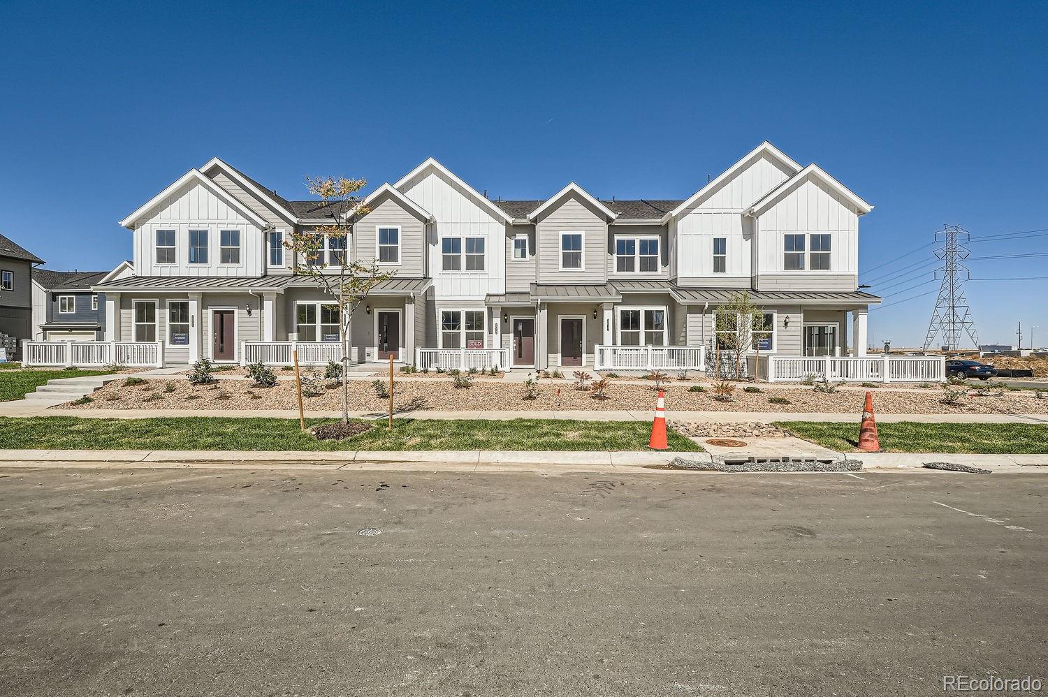 2017 S Haleyville Way, aurora MLS: 9729760 Beds: 2 Baths: 3 Price: $394,900