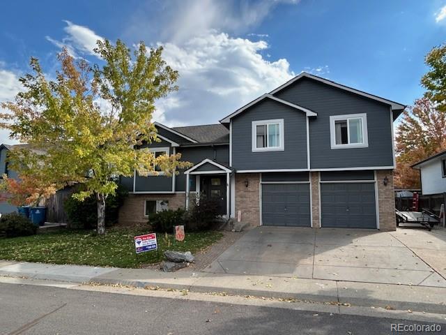 12196 W Crestline Drive, littleton MLS: 2317065 Beds: 4 Baths: 3 Price: $635,000