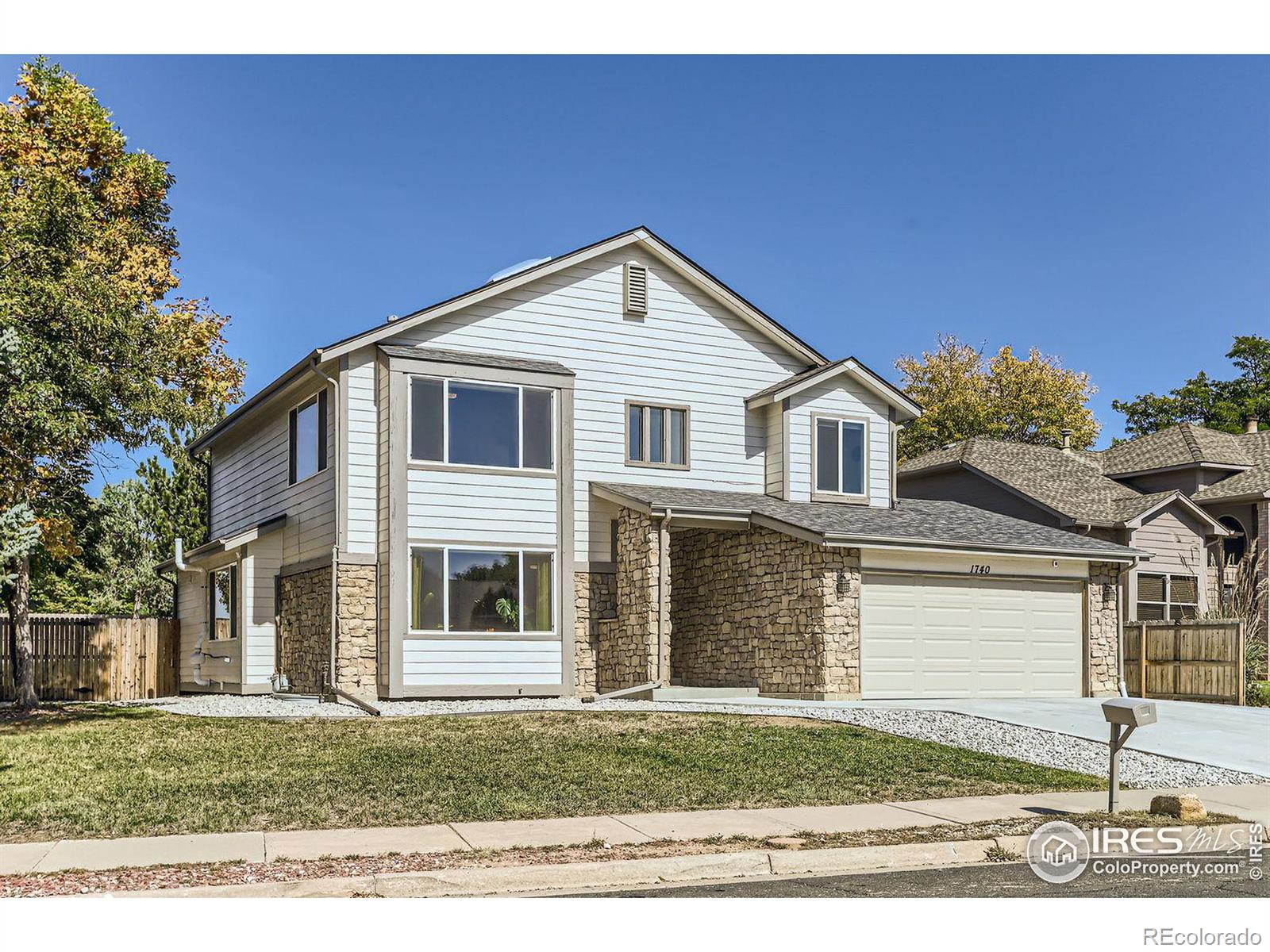 1740  Daphne Street, broomfield MLS: 4567891019688 Beds: 5 Baths: 4 Price: $799,000