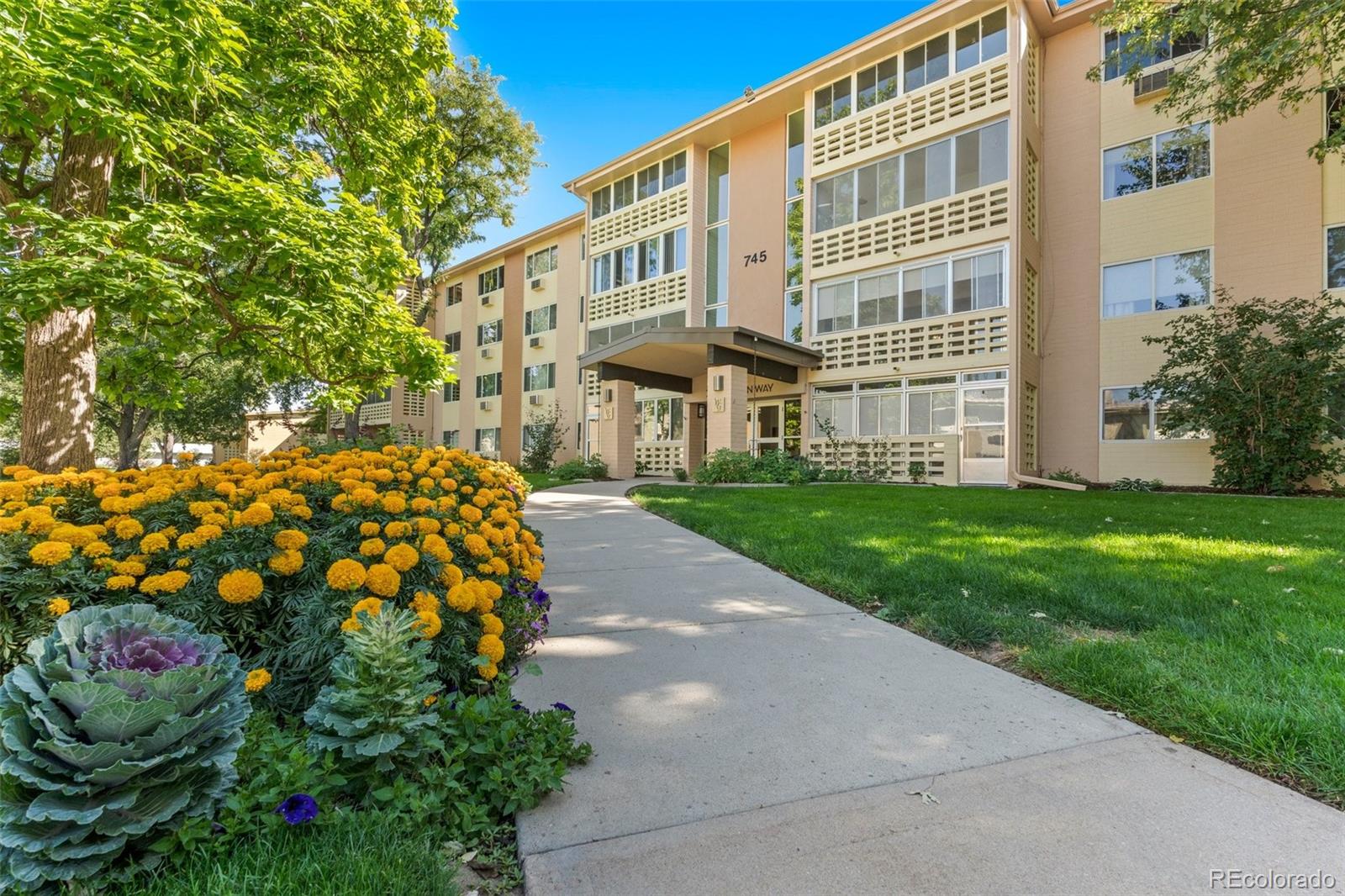 745 S Alton Way 11B, Denver  MLS: 1774935 Beds: 2 Baths: 1 Price: $140,000