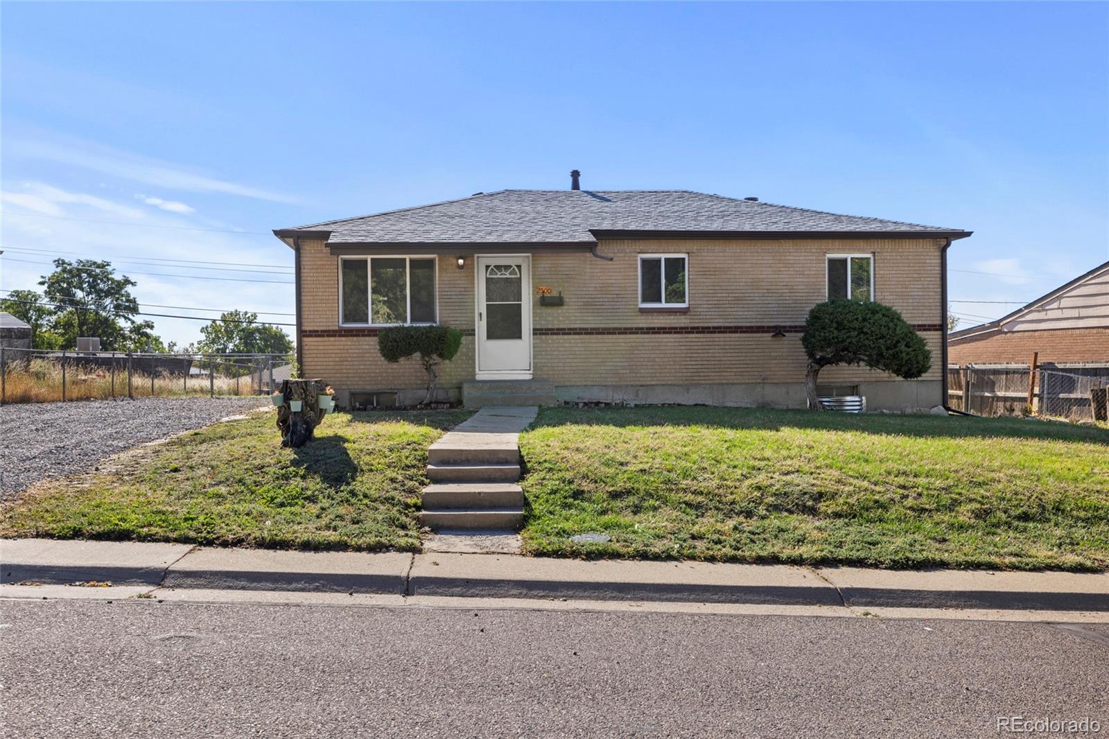 2500  Roosevelt Avenue, thornton MLS: 9930257 Beds: 4 Baths: 1 Price: $415,000