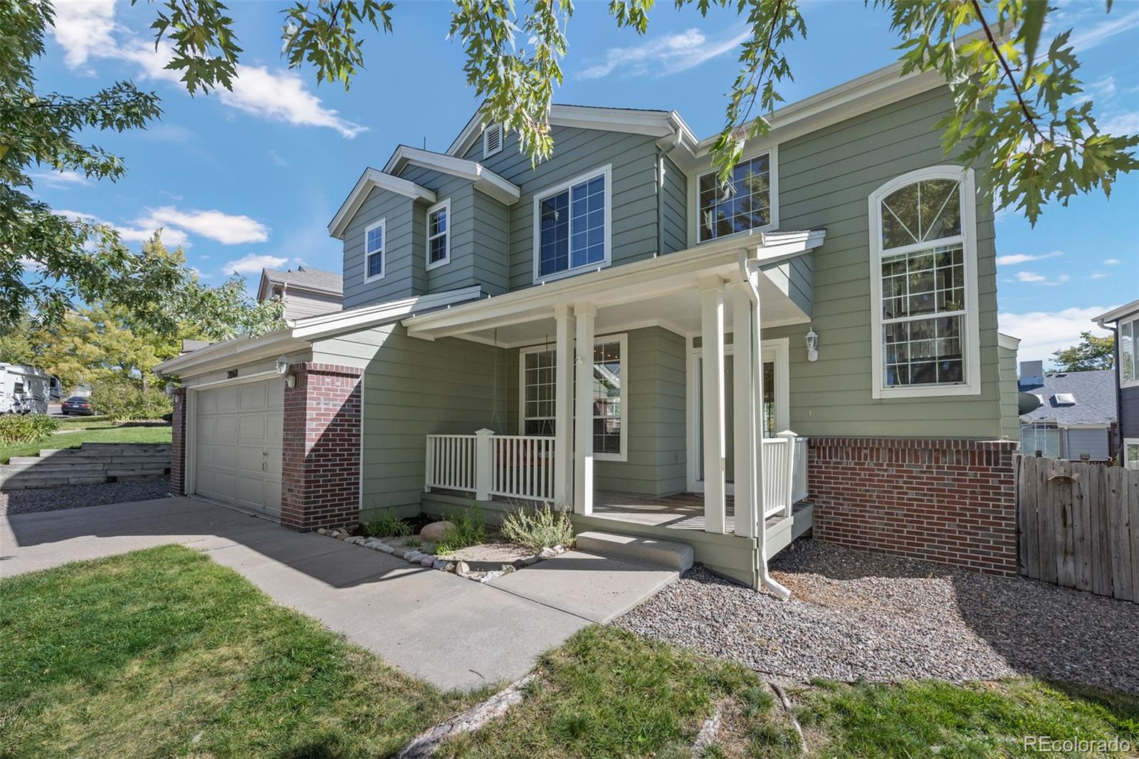 2060  Sandhurst Drive, castle rock MLS: 2372601 Beds: 3 Baths: 4 Price: $515,000