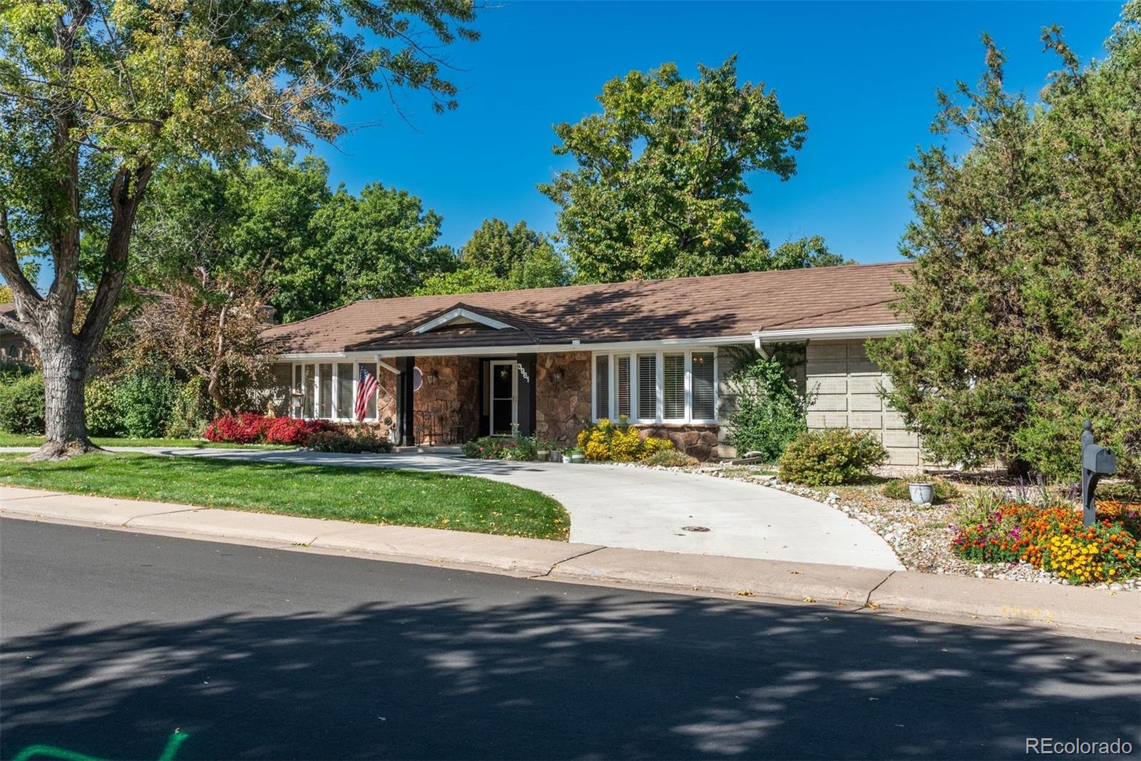 3961 s magnolia way, Denver sold home. Closed on 2024-11-04 for $975,000.