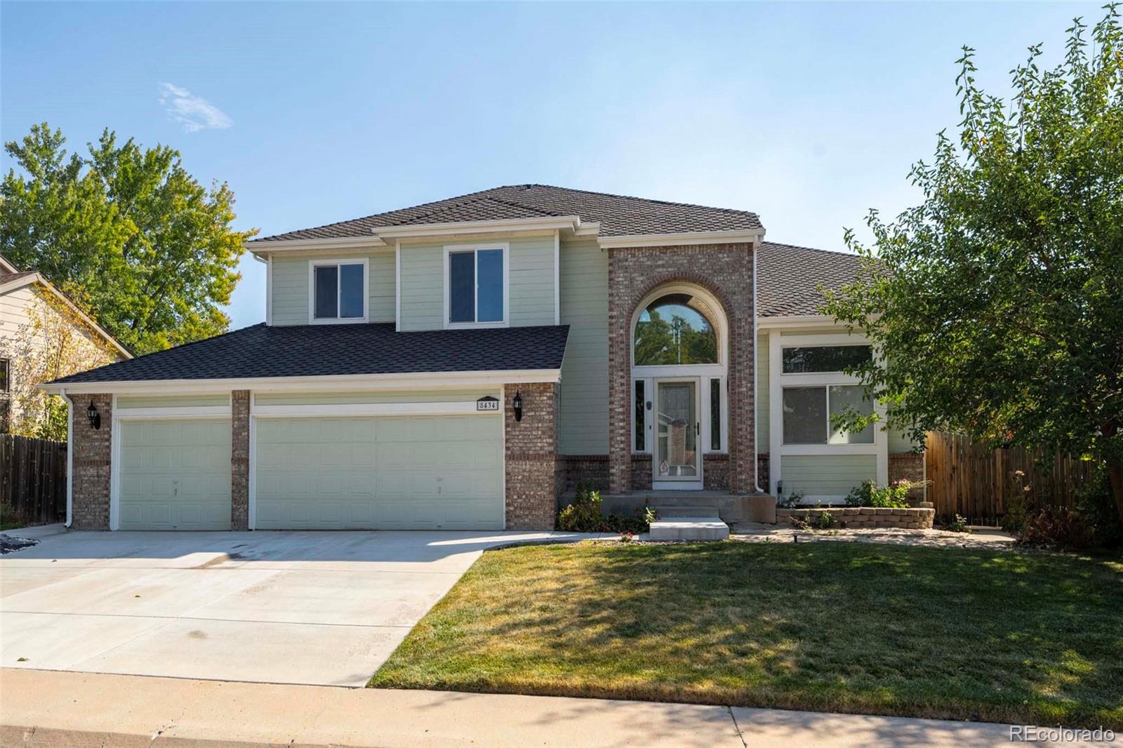 8434  Parfet Court, arvada MLS: 4712708 Beds: 4 Baths: 4 Price: $715,000