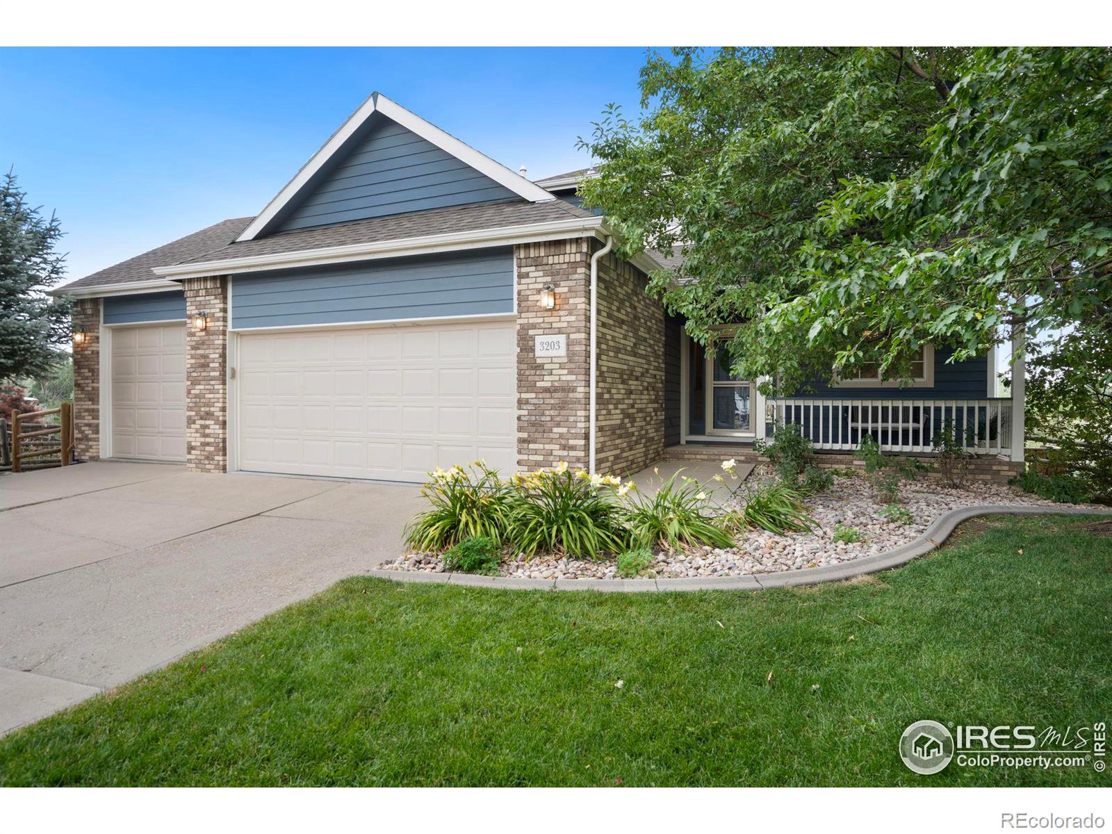 3203  Snowbrush Place, fort collins MLS: 4567891020617 Beds: 5 Baths: 4 Price: $799,900