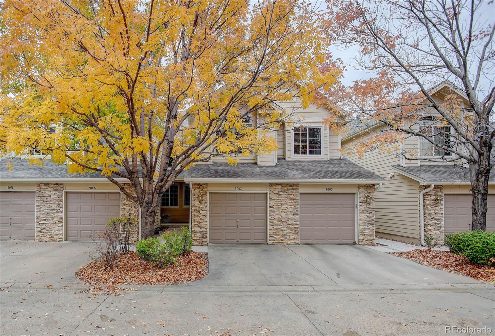 9007 W Phillips Drive, littleton MLS: 1503464 Beds: 3 Baths: 3 Price: $450,000