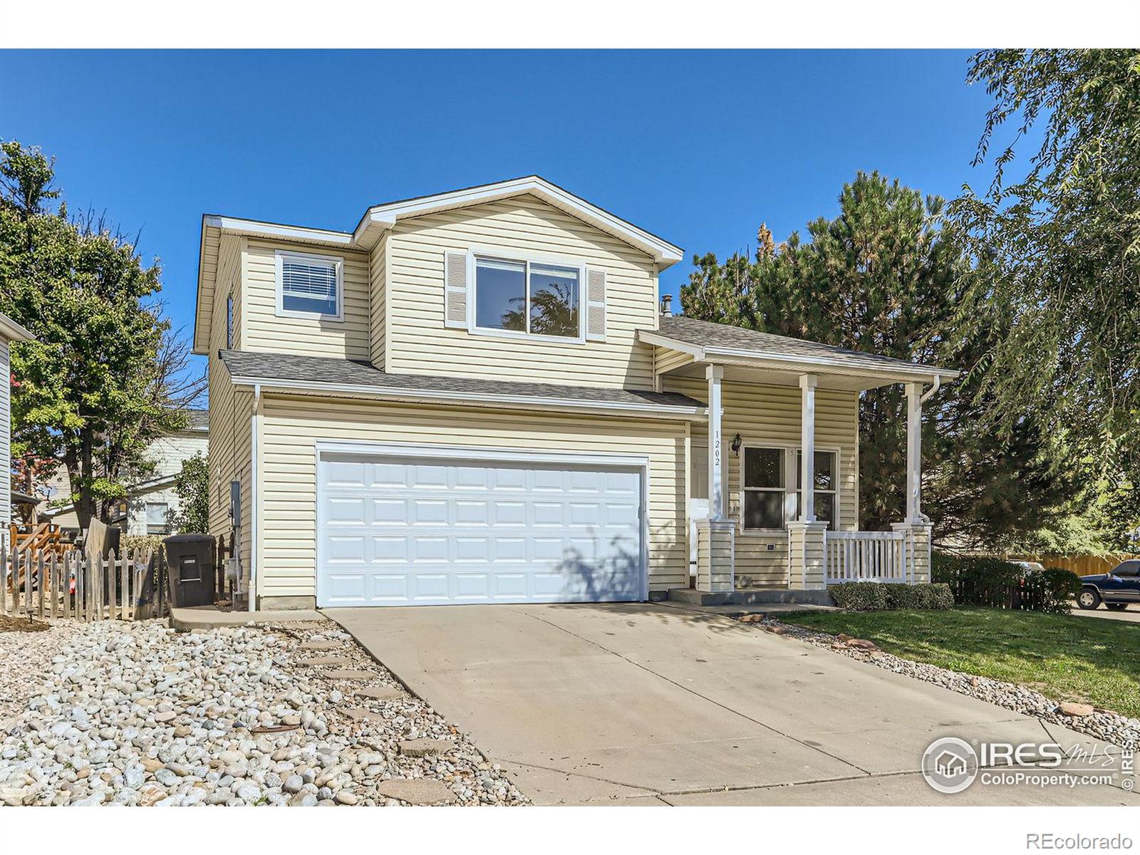 1202  Fall River Circle, longmont MLS: 4567891020727 Beds: 4 Baths: 3 Price: $525,000