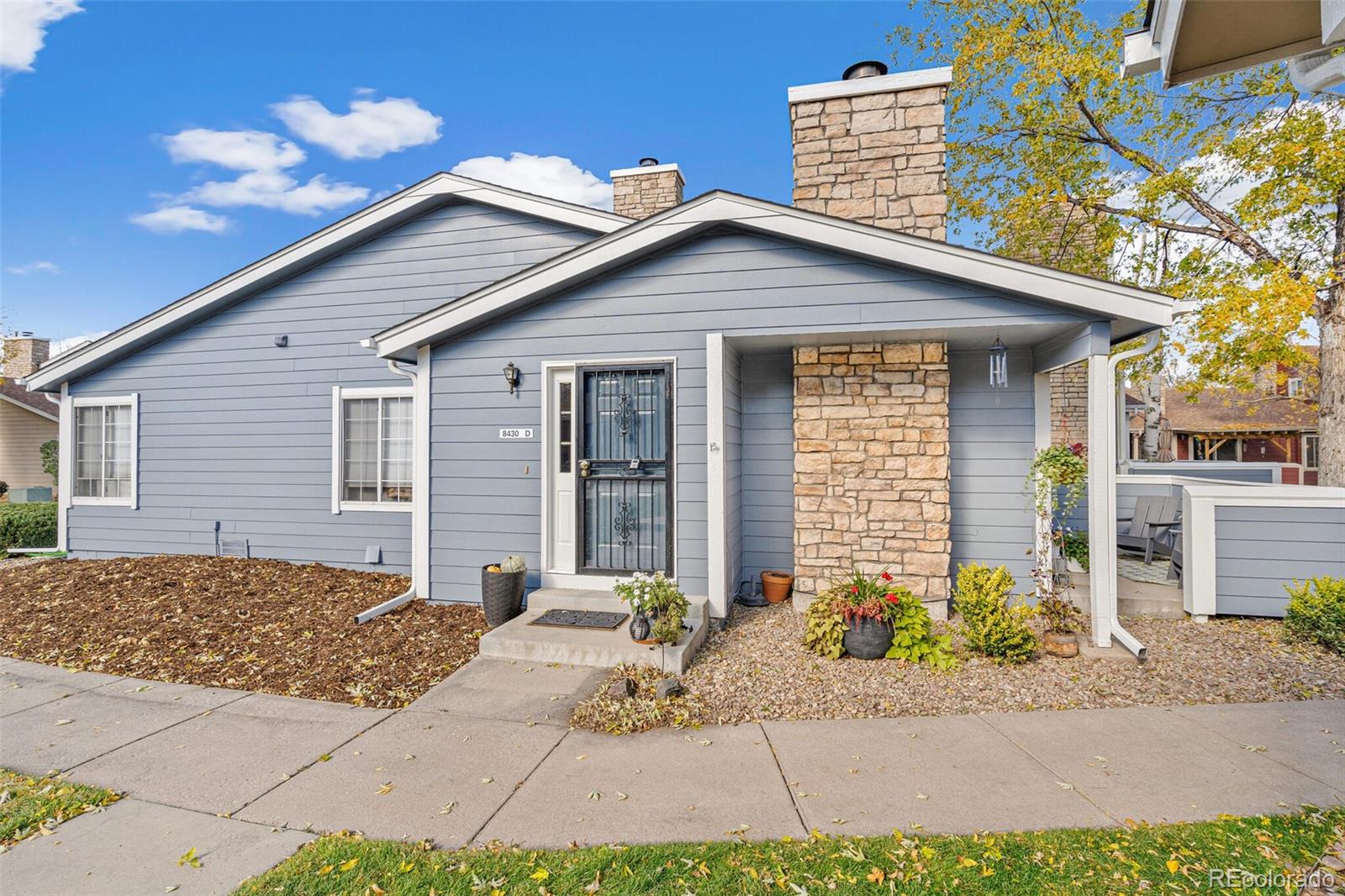 8430  everett way, Arvada sold home. Closed on 2024-11-19 for $412,500.