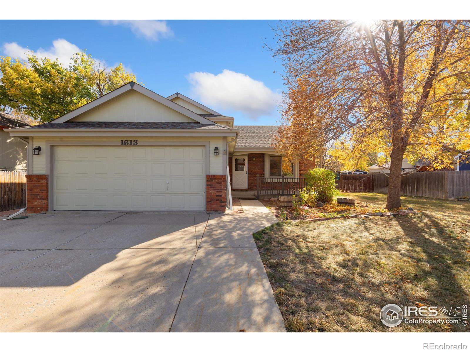 1613  Flemming Drive, longmont MLS: 4567891021120 Beds: 4 Baths: 2 Price: $439,900