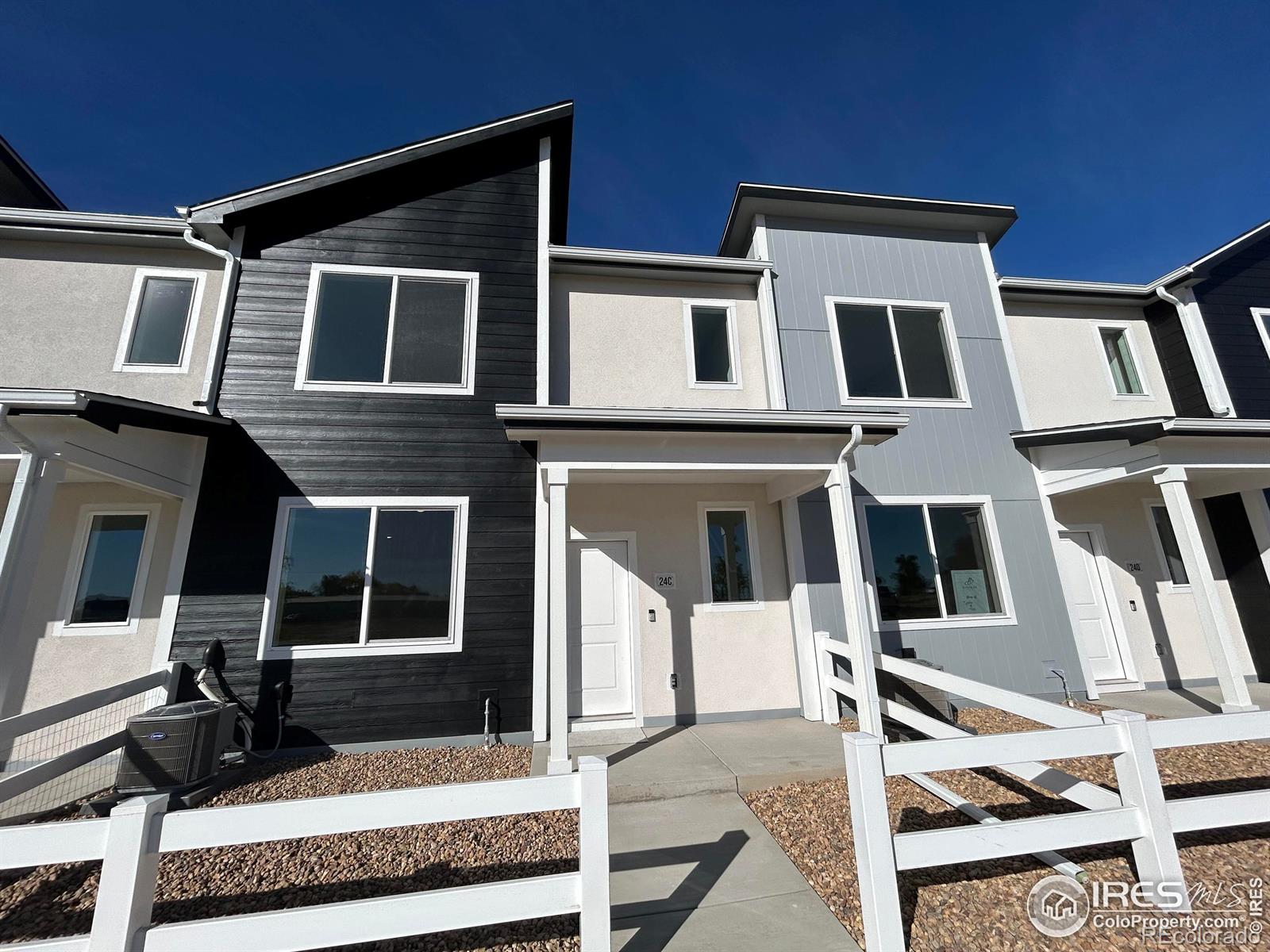 500 S Denver Avenue, fort lupton MLS: 4567891021220 Beds: 2 Baths: 3 Price: $345,000