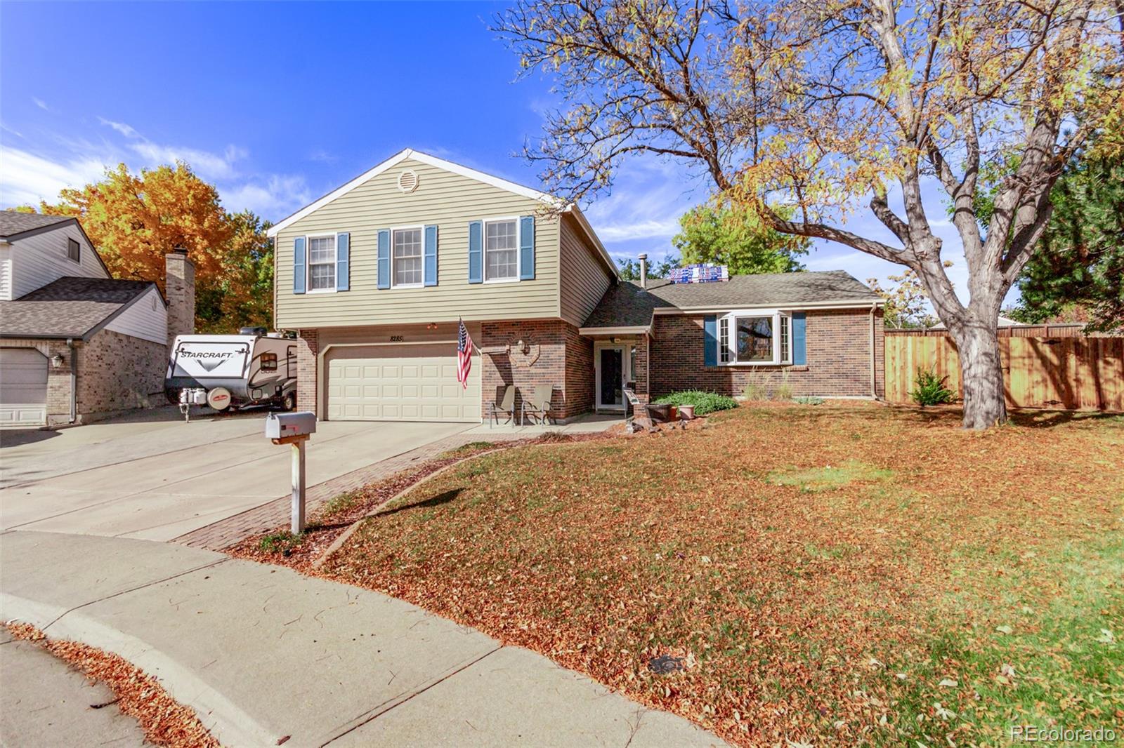 8285  Holland Court, arvada MLS: 5738817 Beds: 4 Baths: 3 Price: $699,000