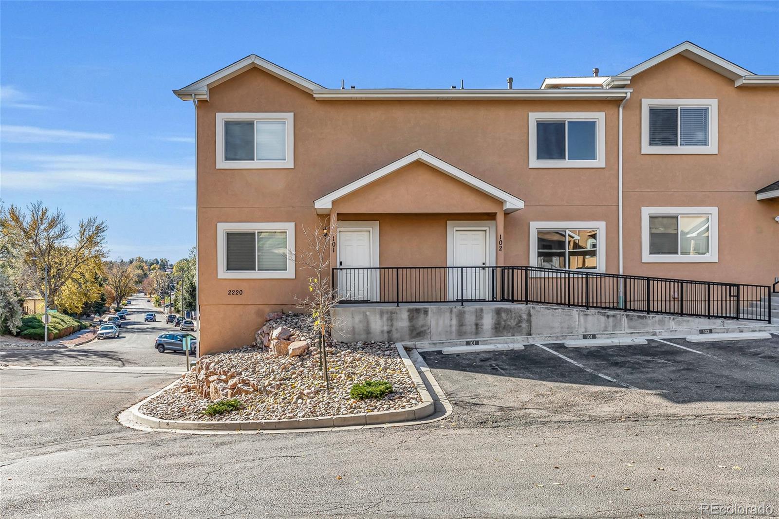 Eagle View Colorado Springs Condo / Townhome | MLS #: 93066062220 E La Salle Street 102, Colorado Springs Beds: 4 Baths: 4 Price: $399,000