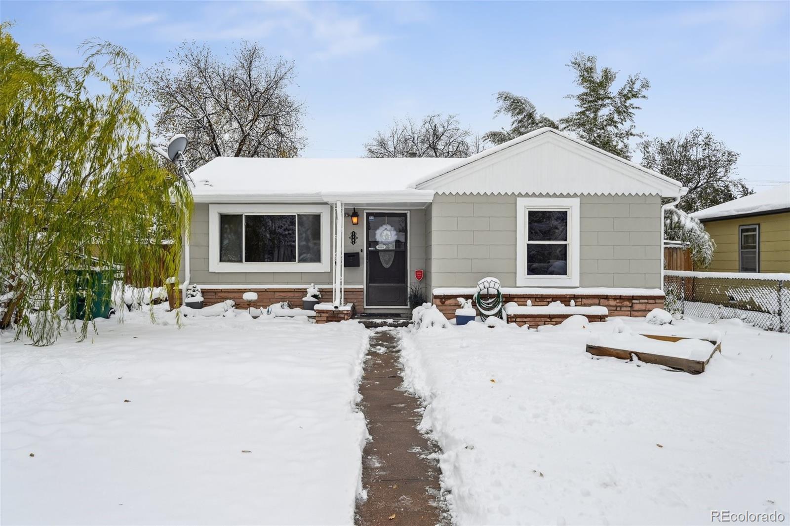 1141  Moline Street, aurora MLS: 5619237 Beds: 4 Baths: 2 Price: $385,000