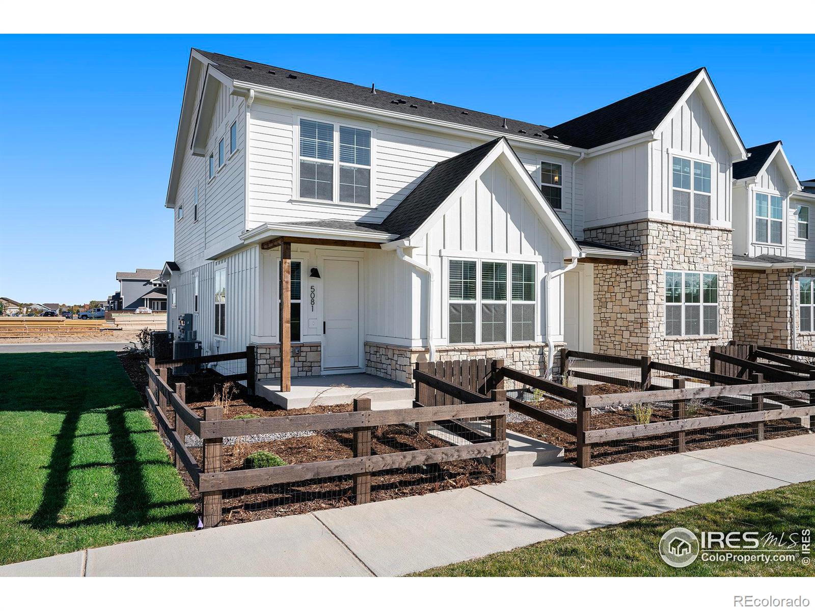 5081  Zamara Street, loveland MLS: 4567891021858 Beds: 3 Baths: 3 Price: $483,000
