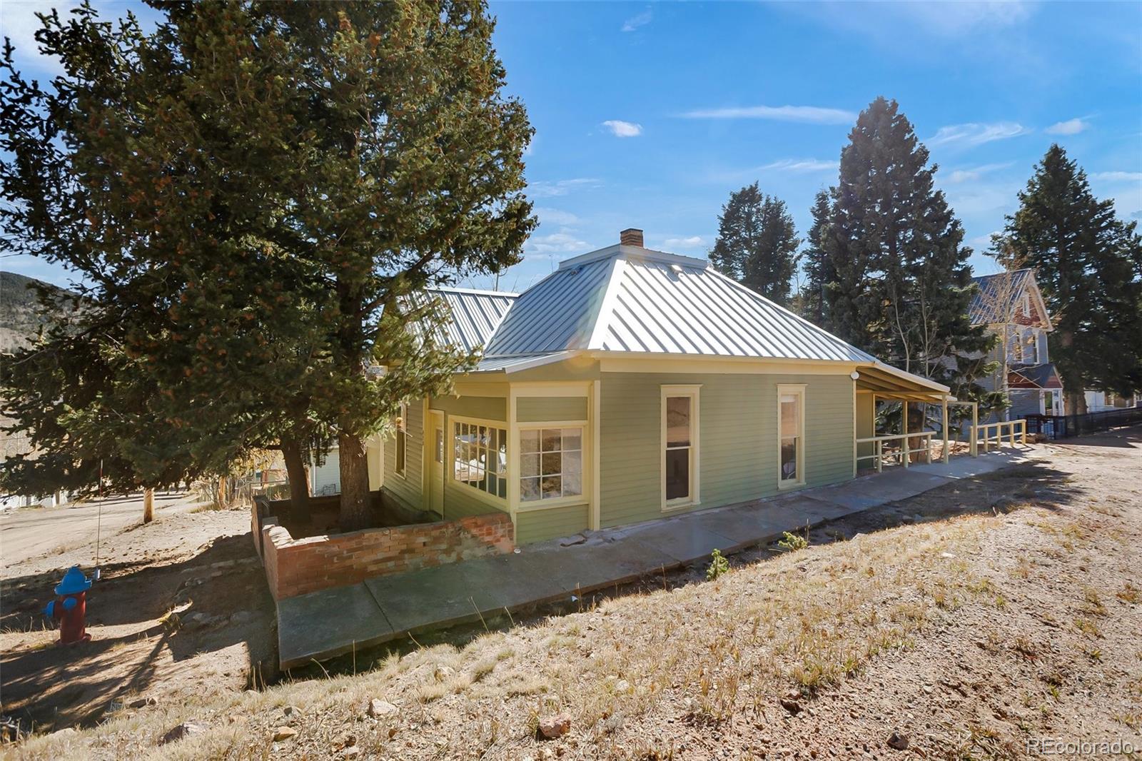 418  spicer avenue, Victor sold home. Closed on 2026-01-06 for $299,000.