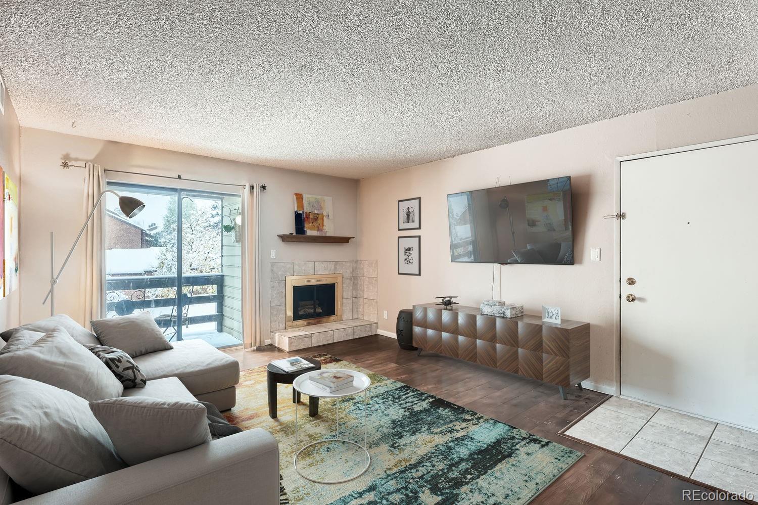 459  Wright Street 202, Lakewood  MLS: 2926459 Beds: 2 Baths: 2 Price: $299,000