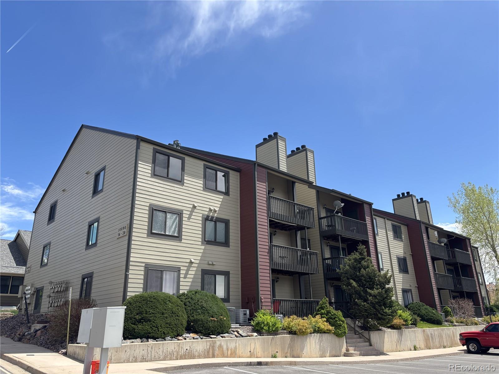 10890 W Evans Avenue 3D, Lakewood  MLS: 5464948 Beds: 2 Baths: 2 Price: $325,000